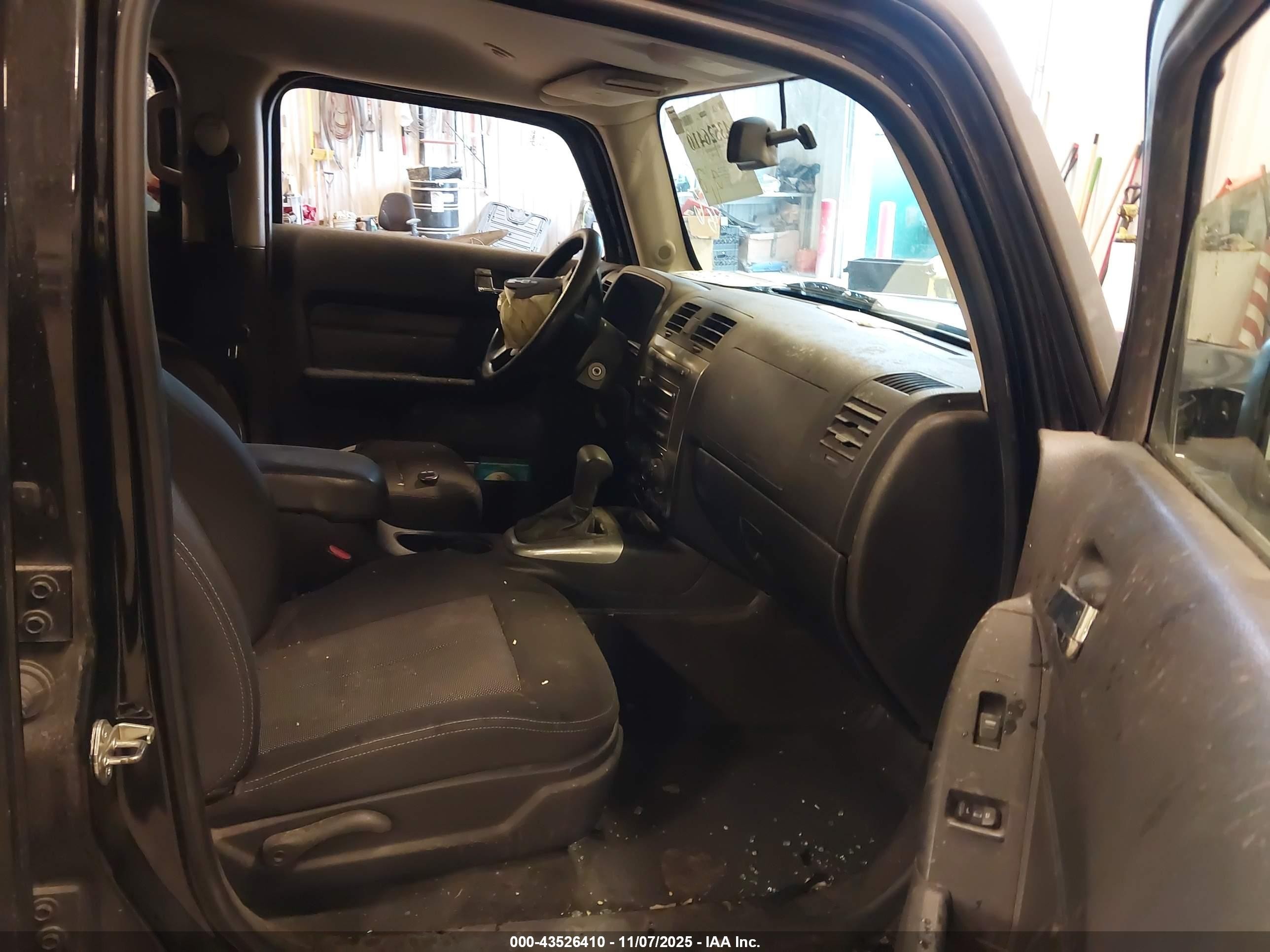 2010 Hummer H3 Suv   Black vin: 5GTMNGEE7A8113715