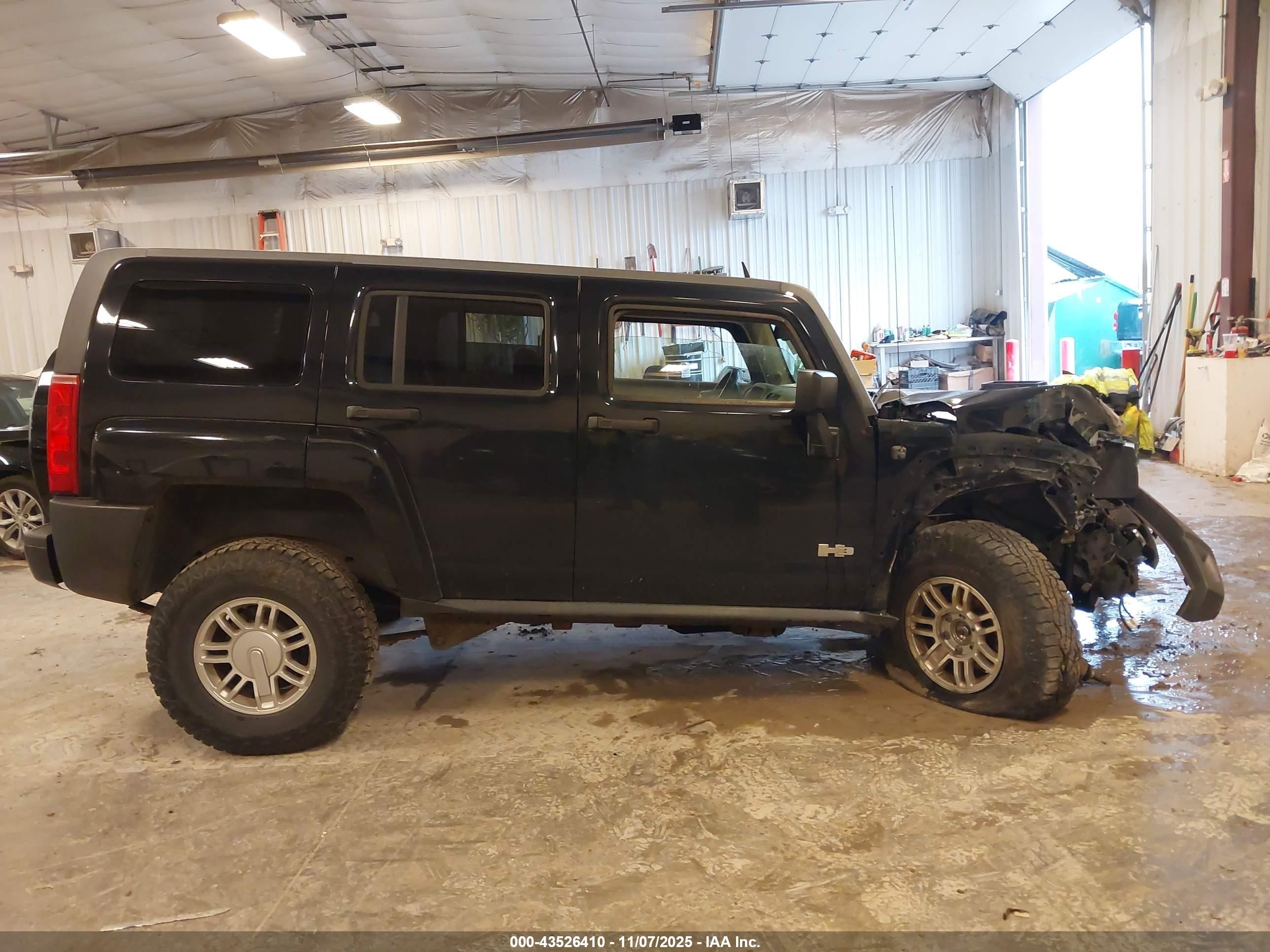 2010 Hummer H3 Suv   Black vin: 5GTMNGEE7A8113715