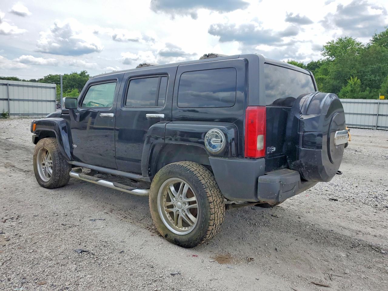 2010 Hummer H3 Luxury Black vin: 5GTMNJEE1A8120365