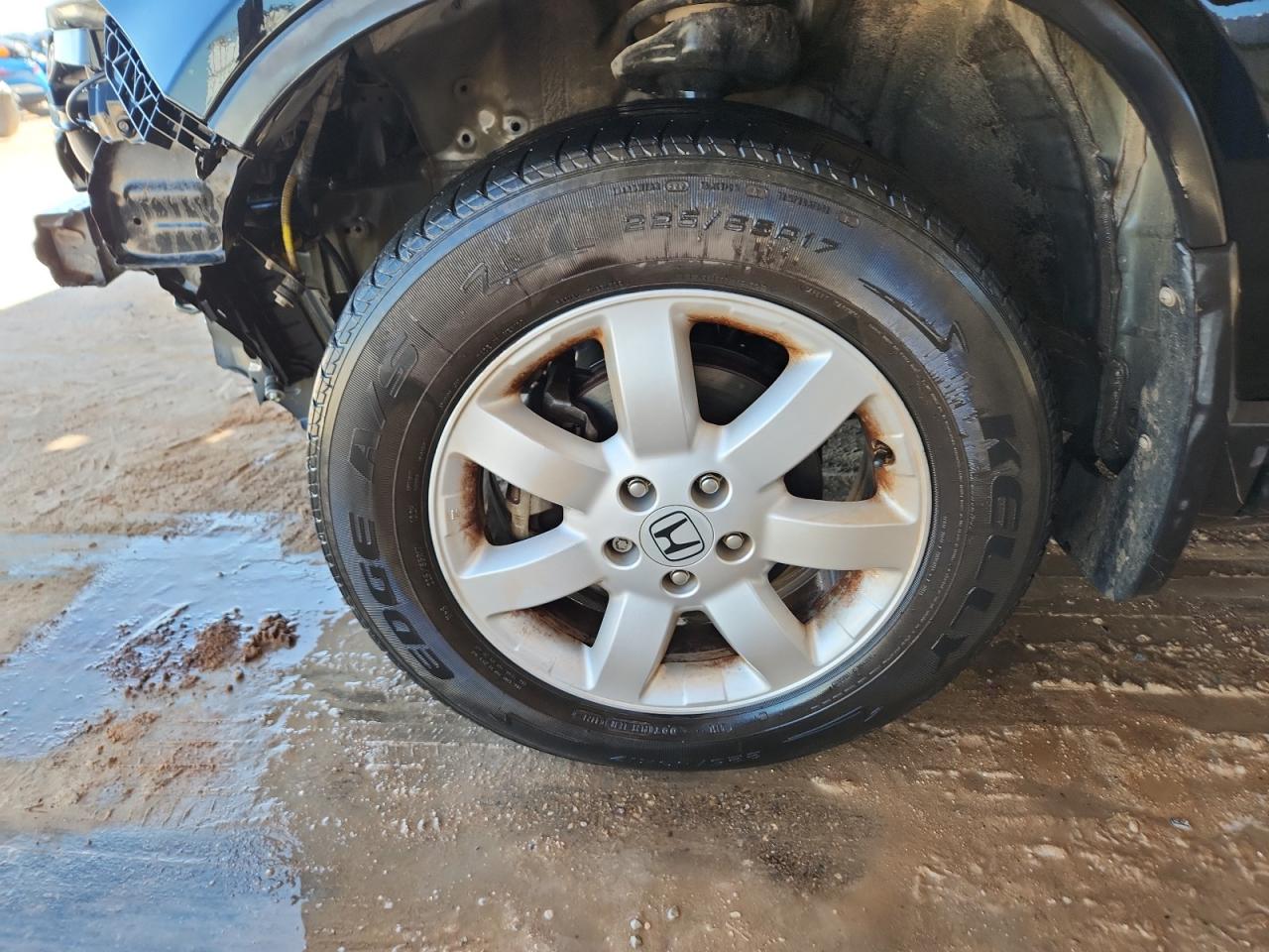 2011 Honda Cr-v Se Black vin: 5J6RE3H47BL020792 Damage: Left Front Tire, Worn, Replacement Required