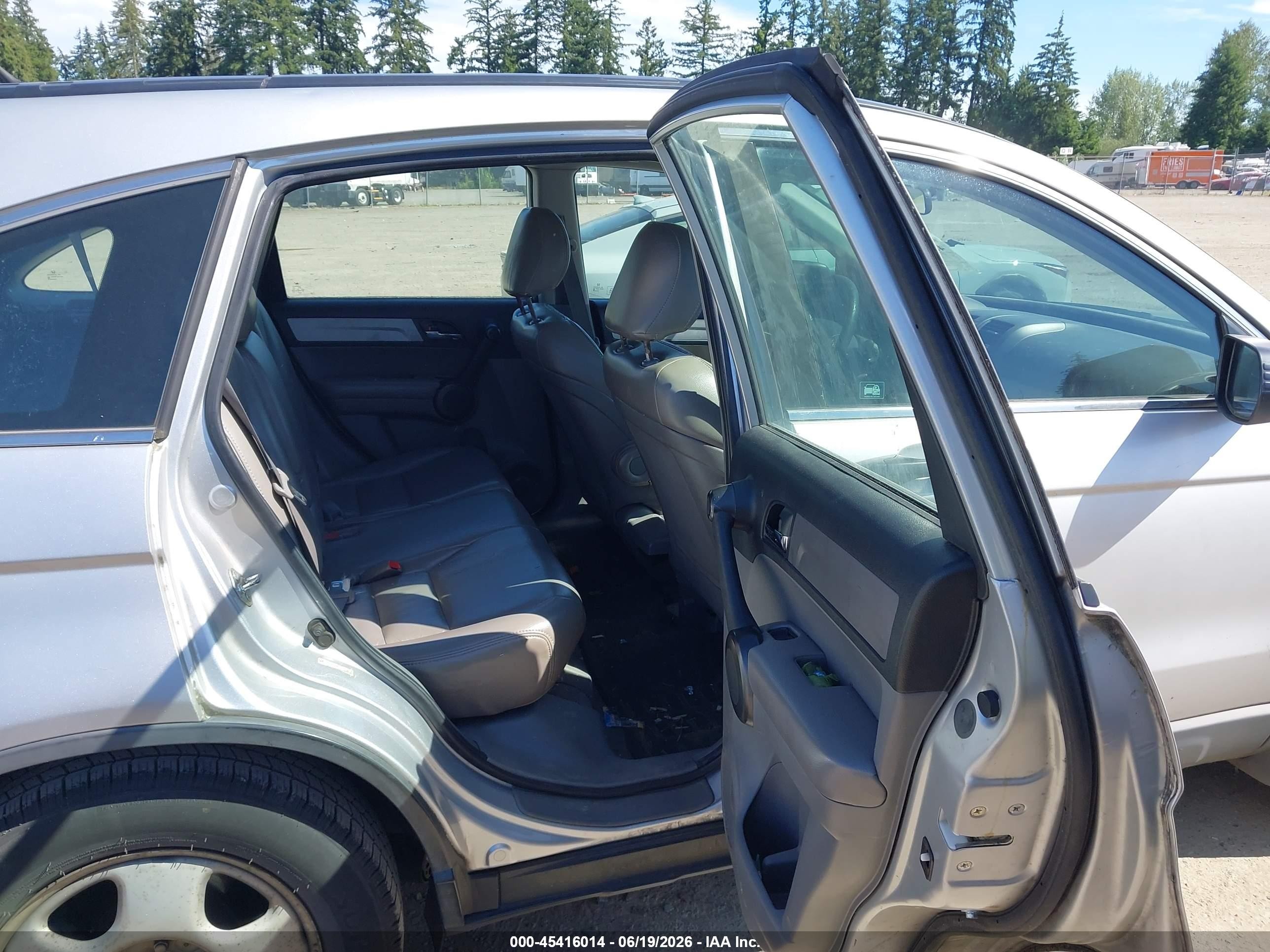 2011 Honda Cr-v Lx Silver vin: 5J6RE4H36BL079555