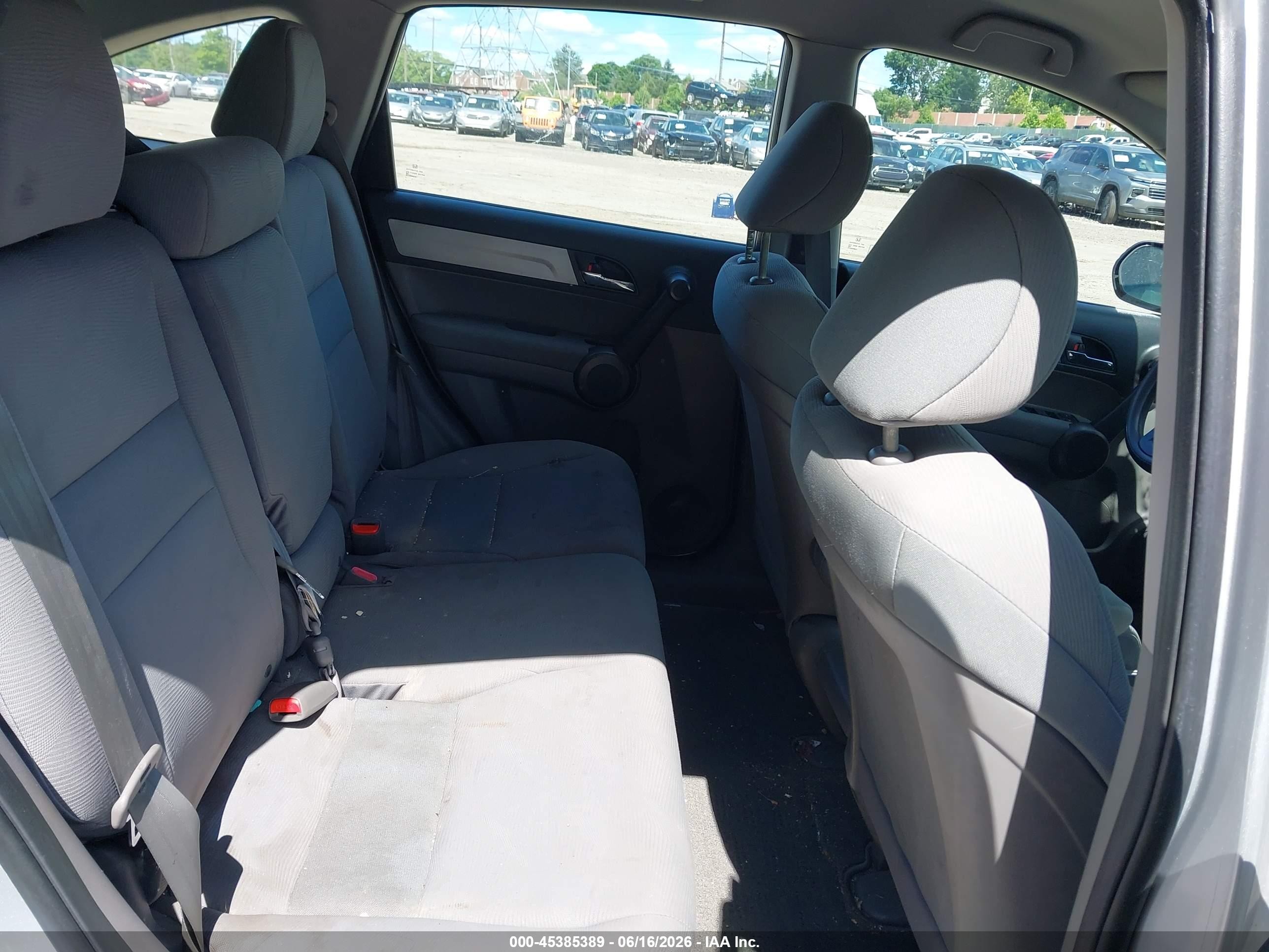 2011 Honda Cr-v Lx Silver vin: 5J6RE4H38BL038943