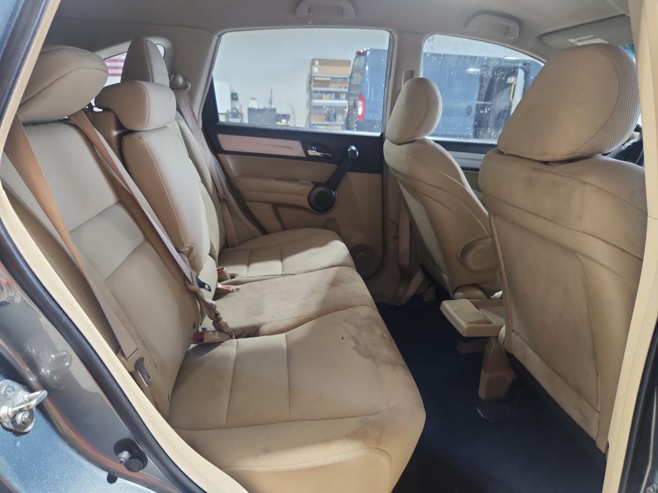 2011 Honda Cr-v Lx Серый vin: 5J6RE4H38BL069724 Damage: Right Rear Seat, Stained, Permanent