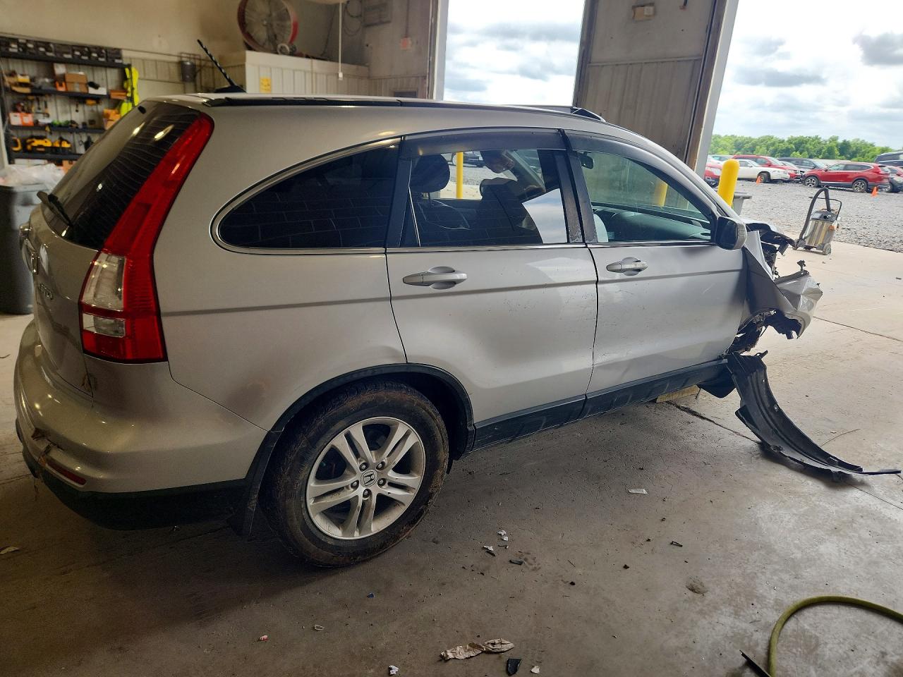 2011 Honda Crv Silver vin: 5J6RE4H79BL031468