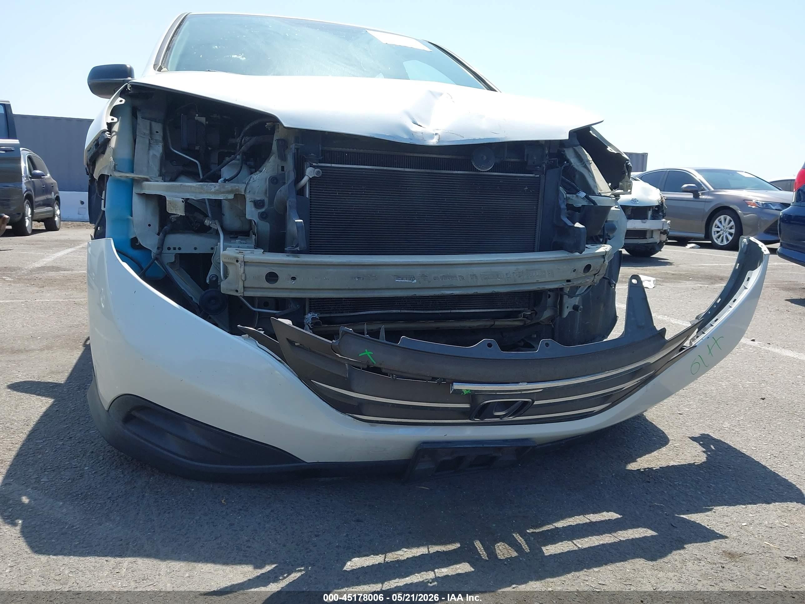 2013 Honda Cr-v Lx White vin: 5J6RM3H30DL005709