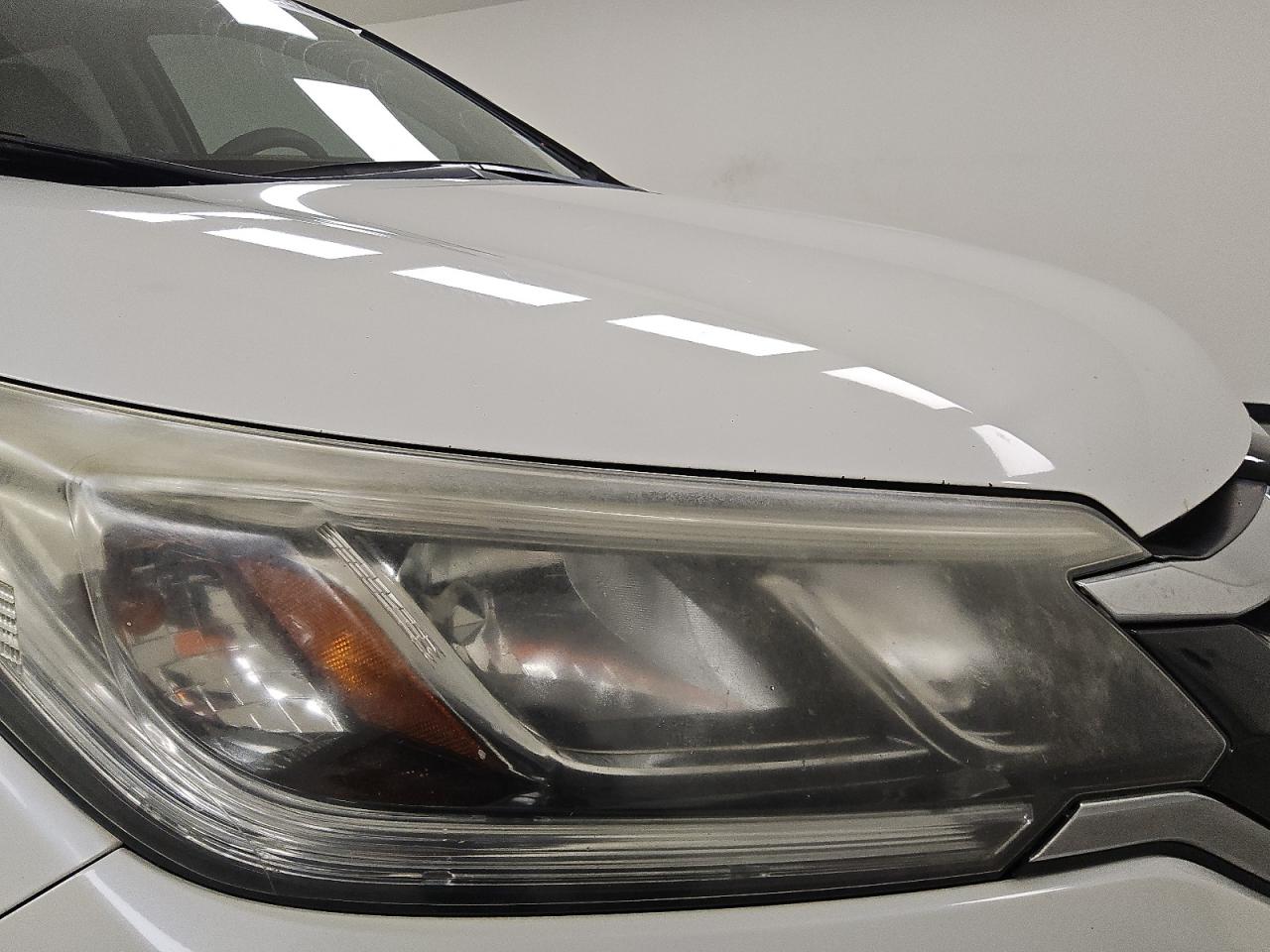 2015 Honda Cr-v Lx Белый vin: 5J6RM3H33FL027481 Damage: Right Head Lamp, Faded, Repair Required