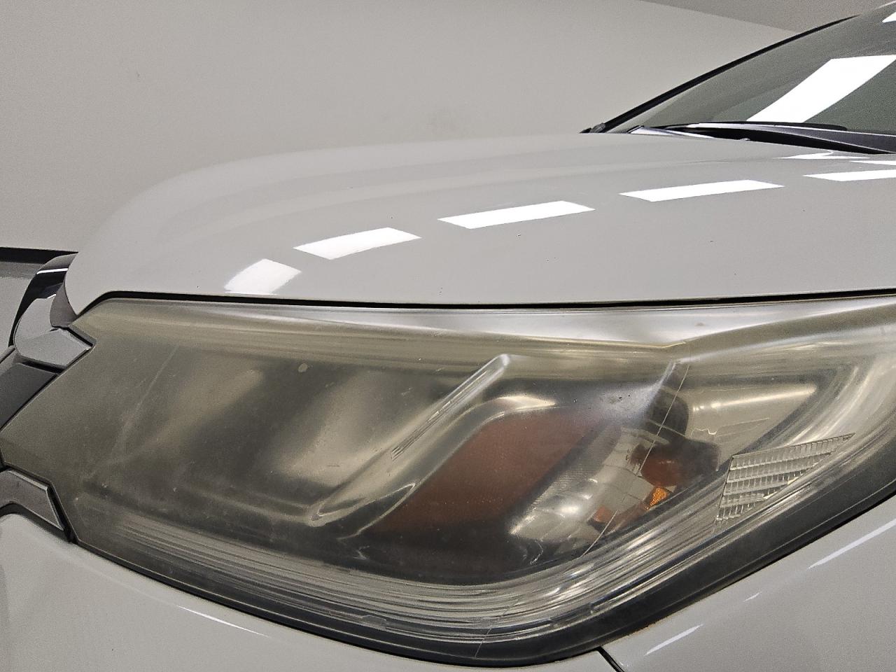 2015 Honda Cr-v Lx Белый vin: 5J6RM3H33FL027481 Damage: Left Head Lamp, Faded, Repair Required