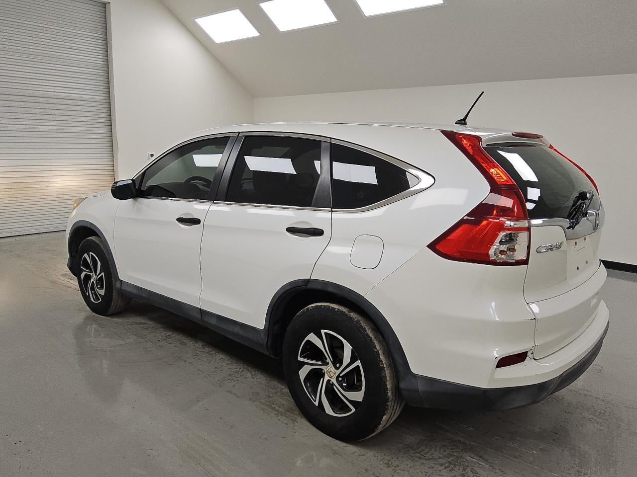 2015 Honda Cr-v Lx Белый vin: 5J6RM3H33FL027481 Damage: Left Front Tire, Worn, Replacement Required