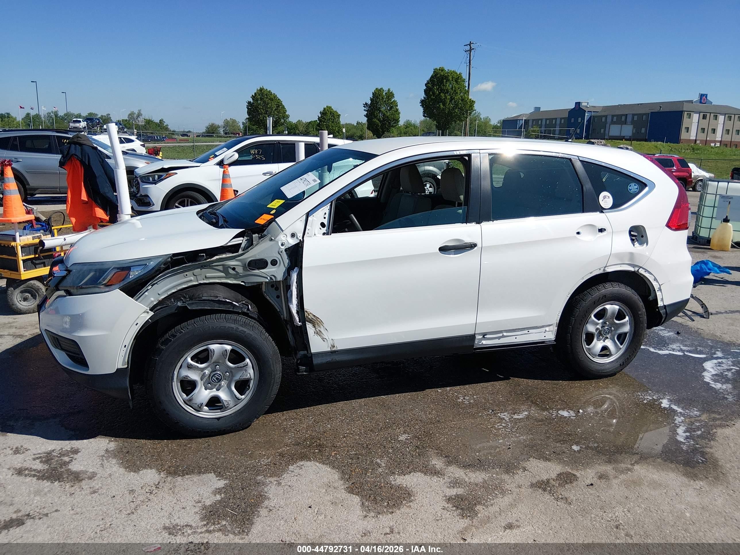 2015 Honda Cr-v Lx White vin: 5J6RM4H31FL088141
