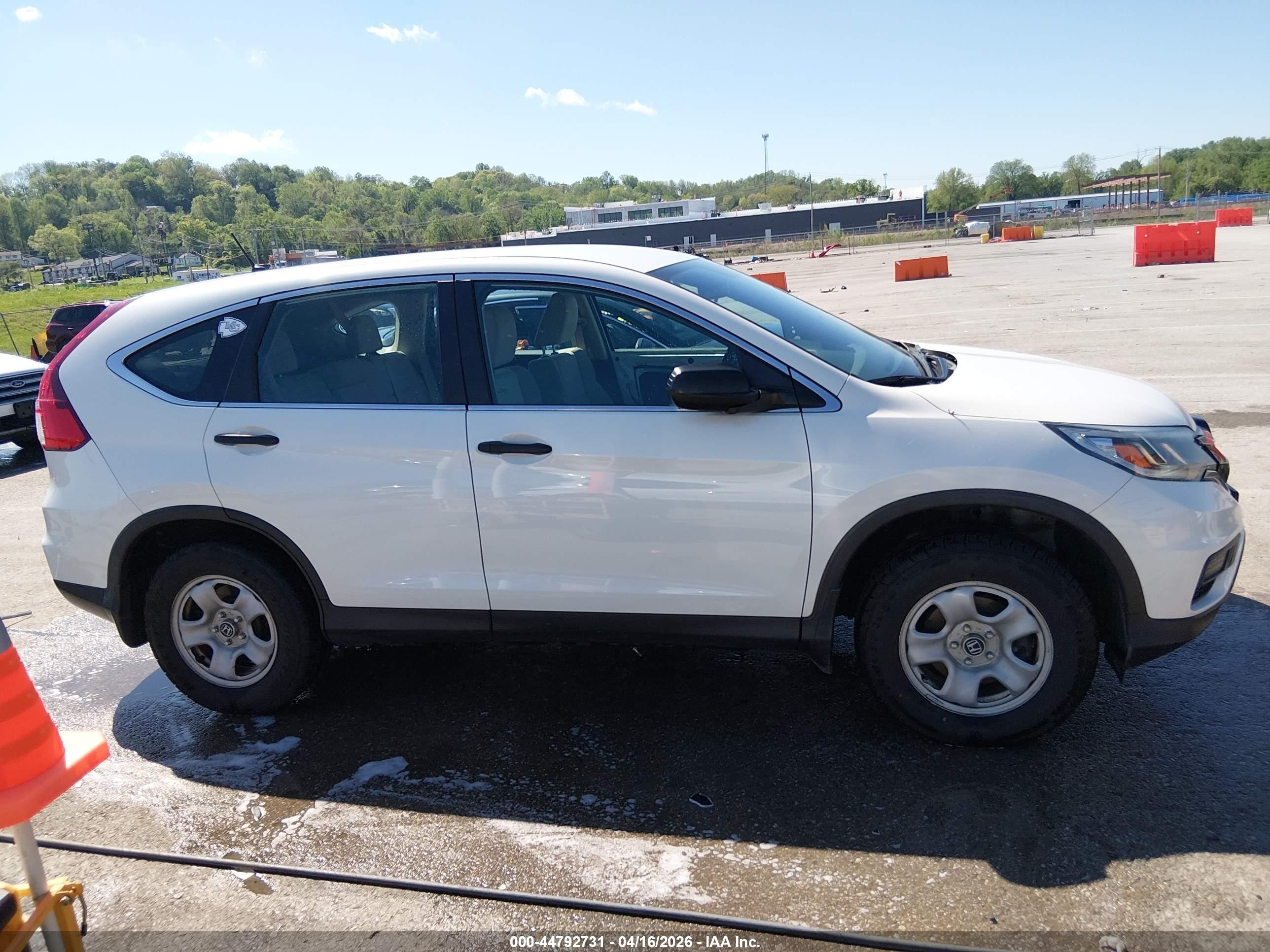 2015 Honda Cr-v Lx White vin: 5J6RM4H31FL088141