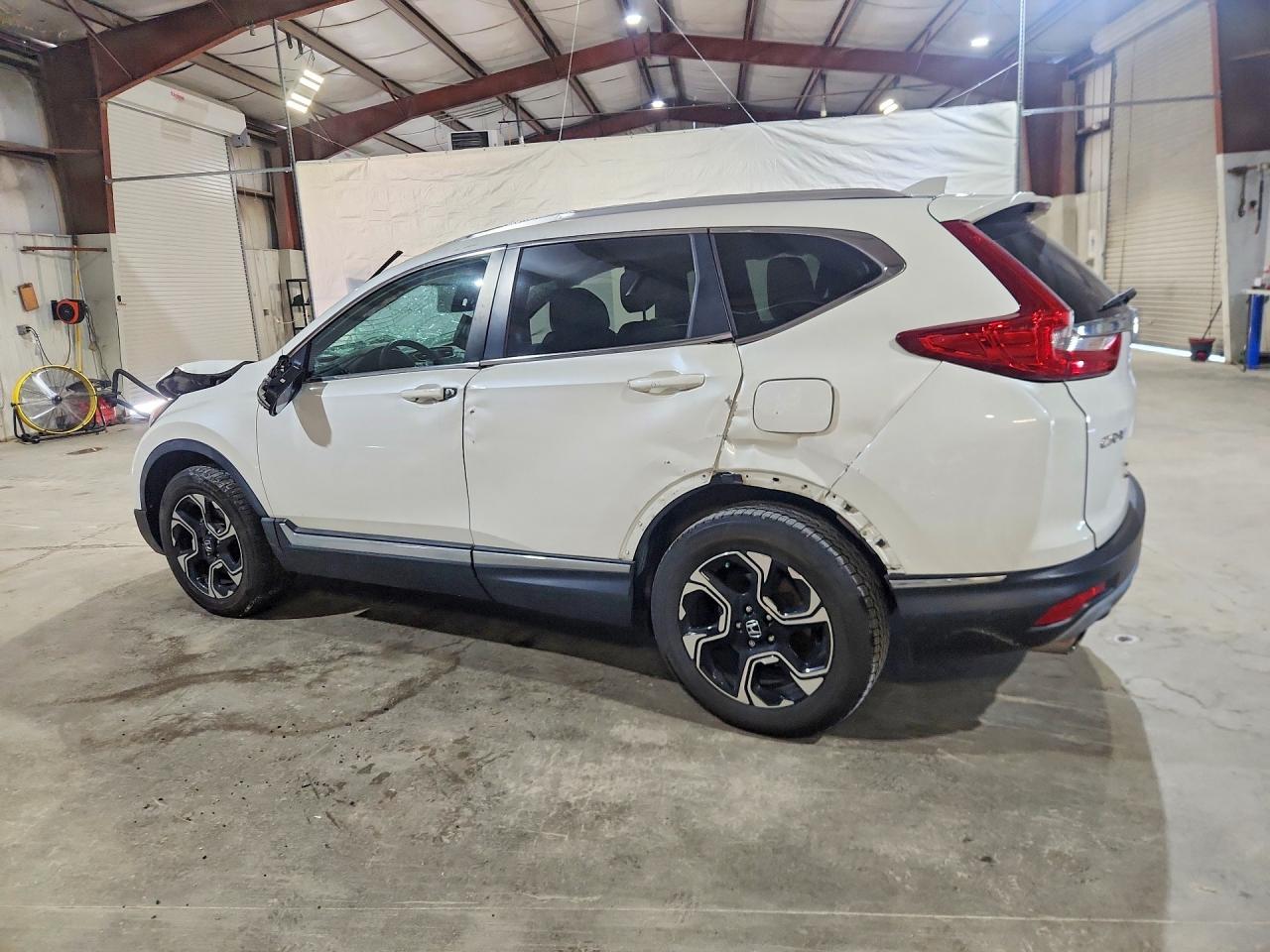 2018 Honda Cr-v Touring White vin: 5J6RW2H99JL020617