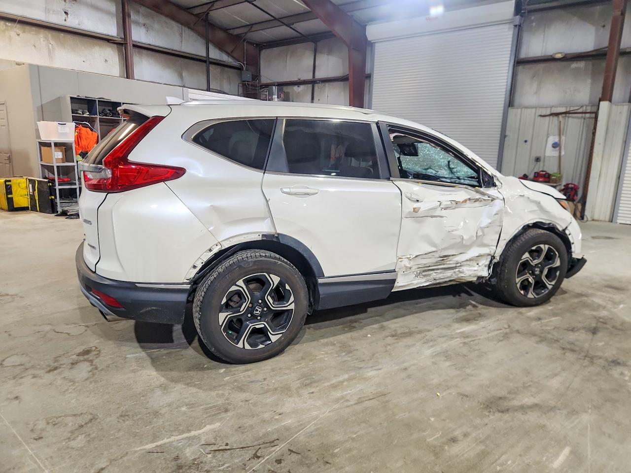 2018 Honda Cr-v Touring White vin: 5J6RW2H99JL020617
