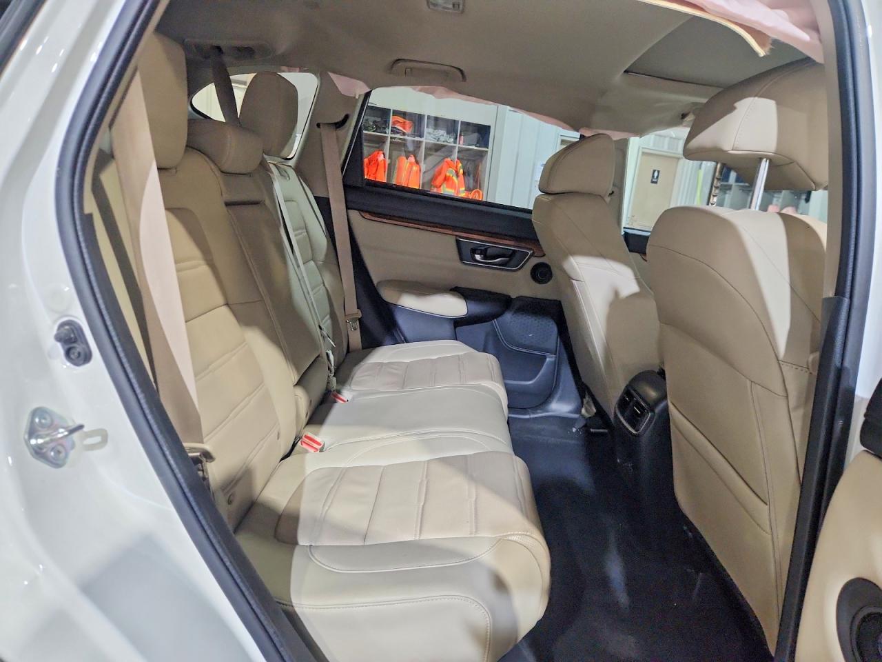 2018 Honda Cr-v Touring White vin: 5J6RW2H99JL020617