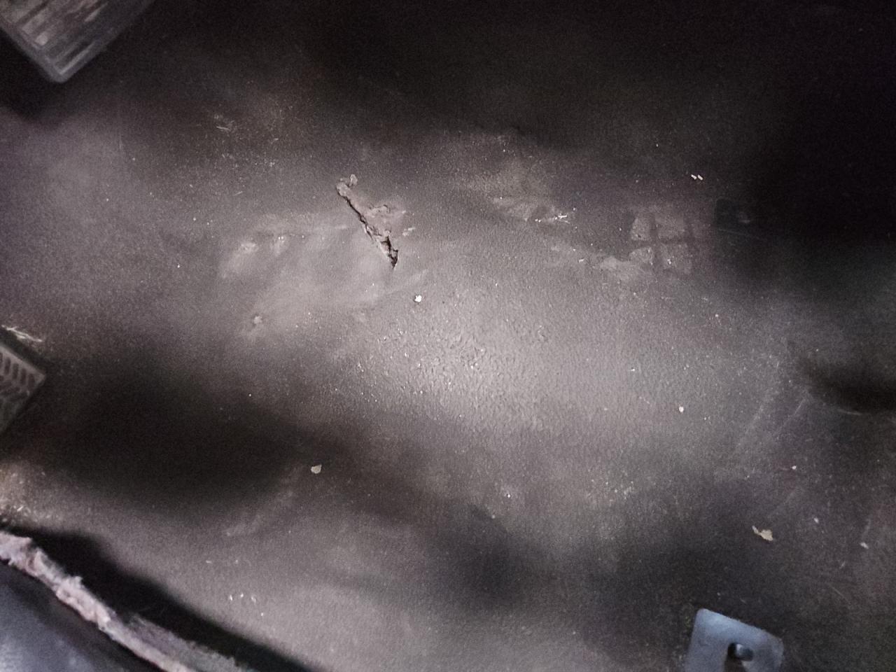 2011 Honda Accord Crosstour Exl White vin: 5J6TF1H53BL003665 Damage: Left Front Carpet, Torn, > 12 Inches