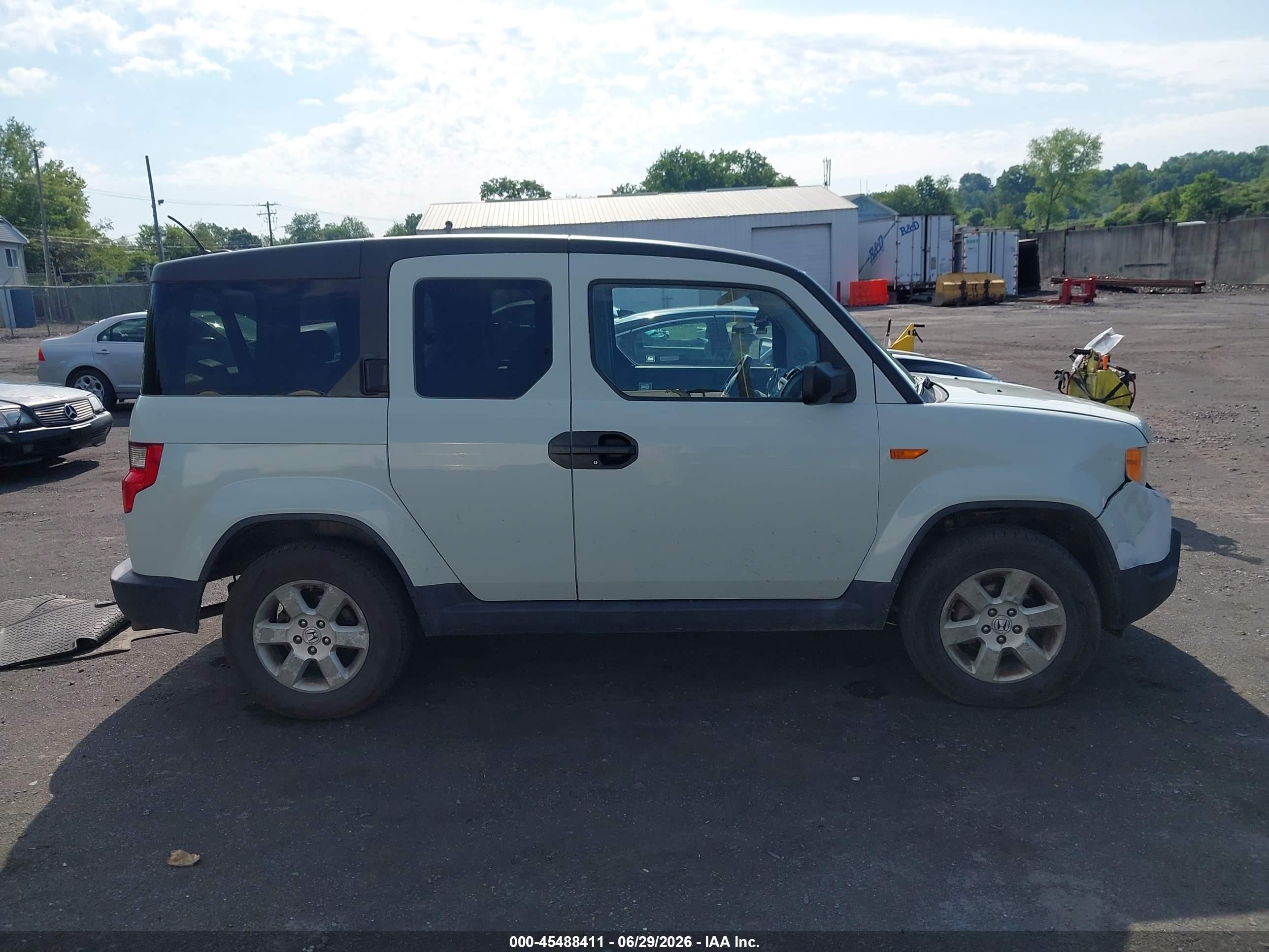 2010 Honda Element Ex White vin: 5J6YH2H79AL004440