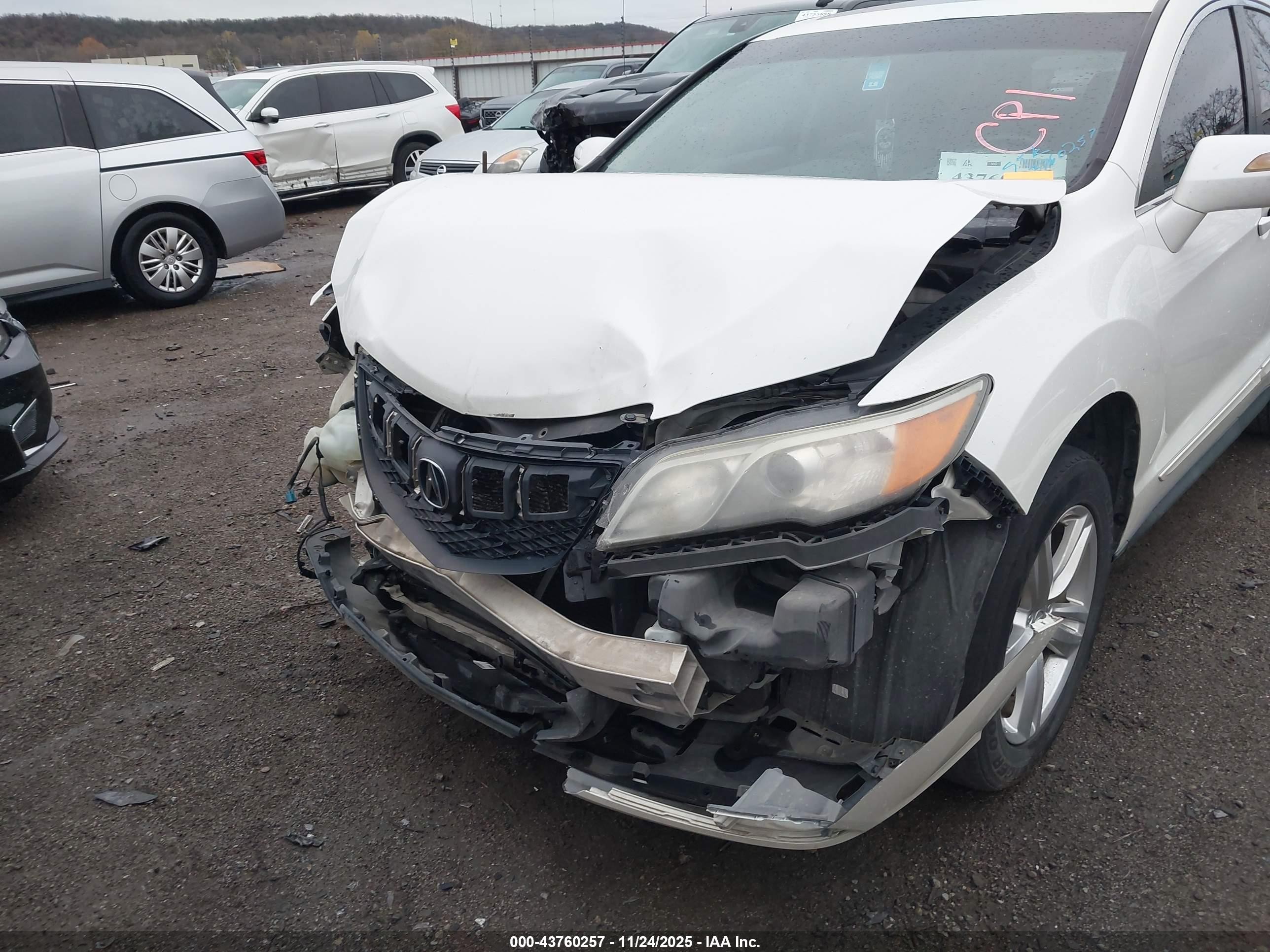 2014 Acura Rdx   White vin: 5J8TB3H32EL016568