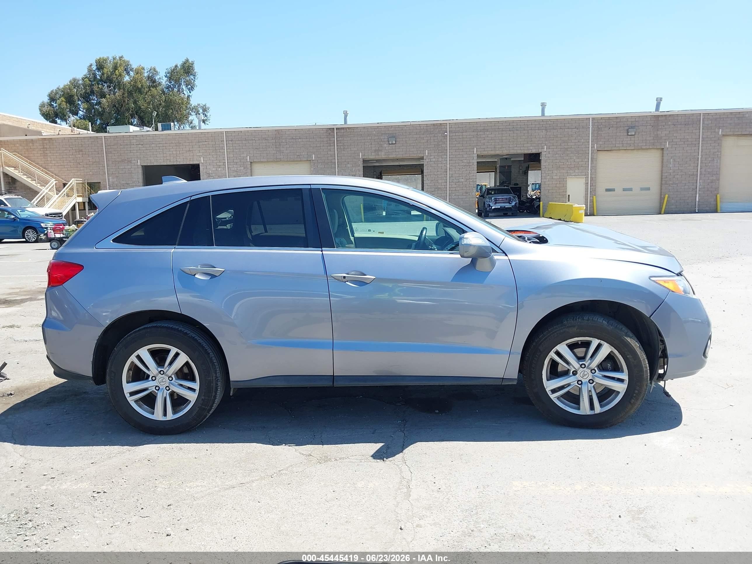 2014 Acura Rdx   Silver vin: 5J8TB3H52EL015678