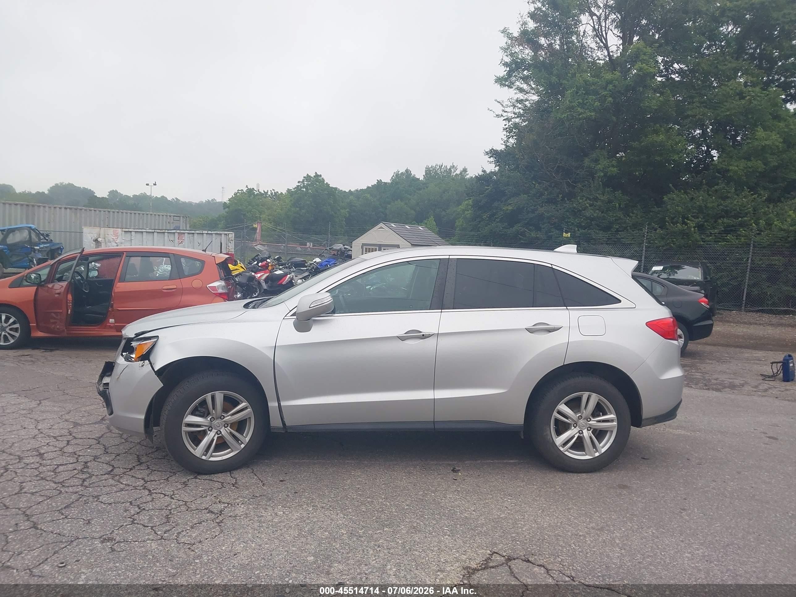 2015 Acura Rdx   Silver vin: 5J8TB4H3XFL029446