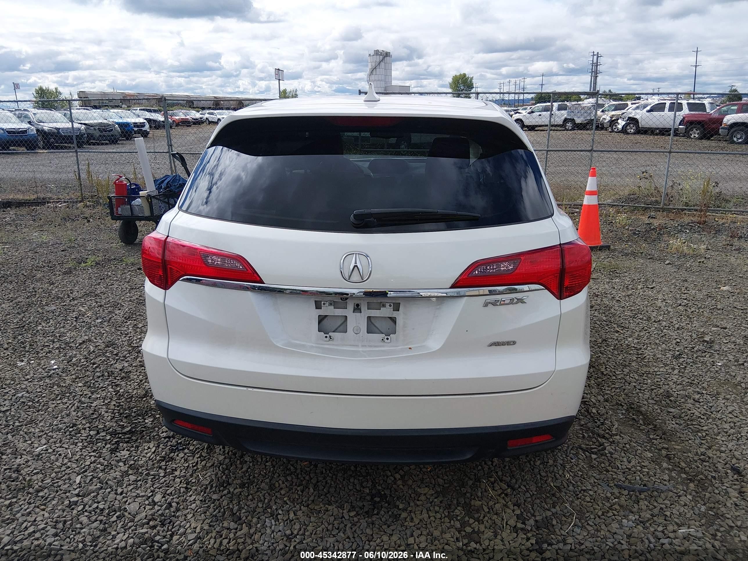 2015 Acura Rdx   White vin: 5J8TB4H57FL008166