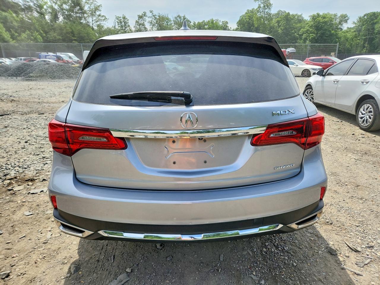 2017 Acura Mdx Silver vin: 5J8YD4H33HL005136