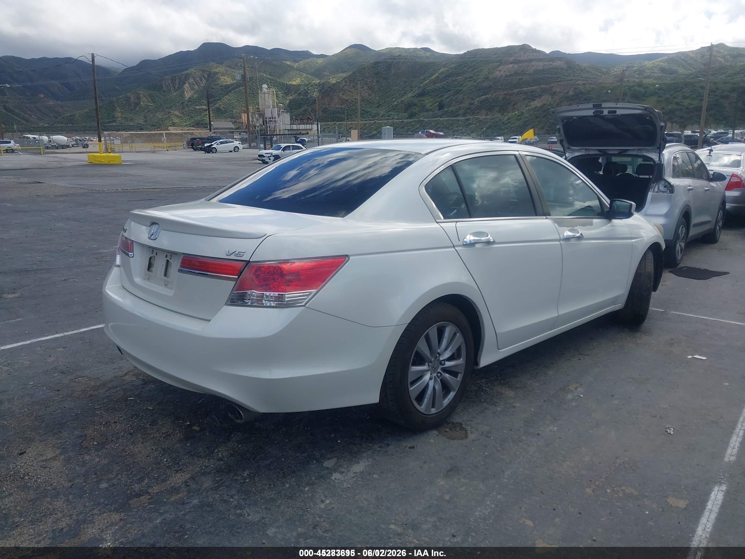 2011 Honda Accord 3.5 Ex White vin: 5KBCP3F73BB004676