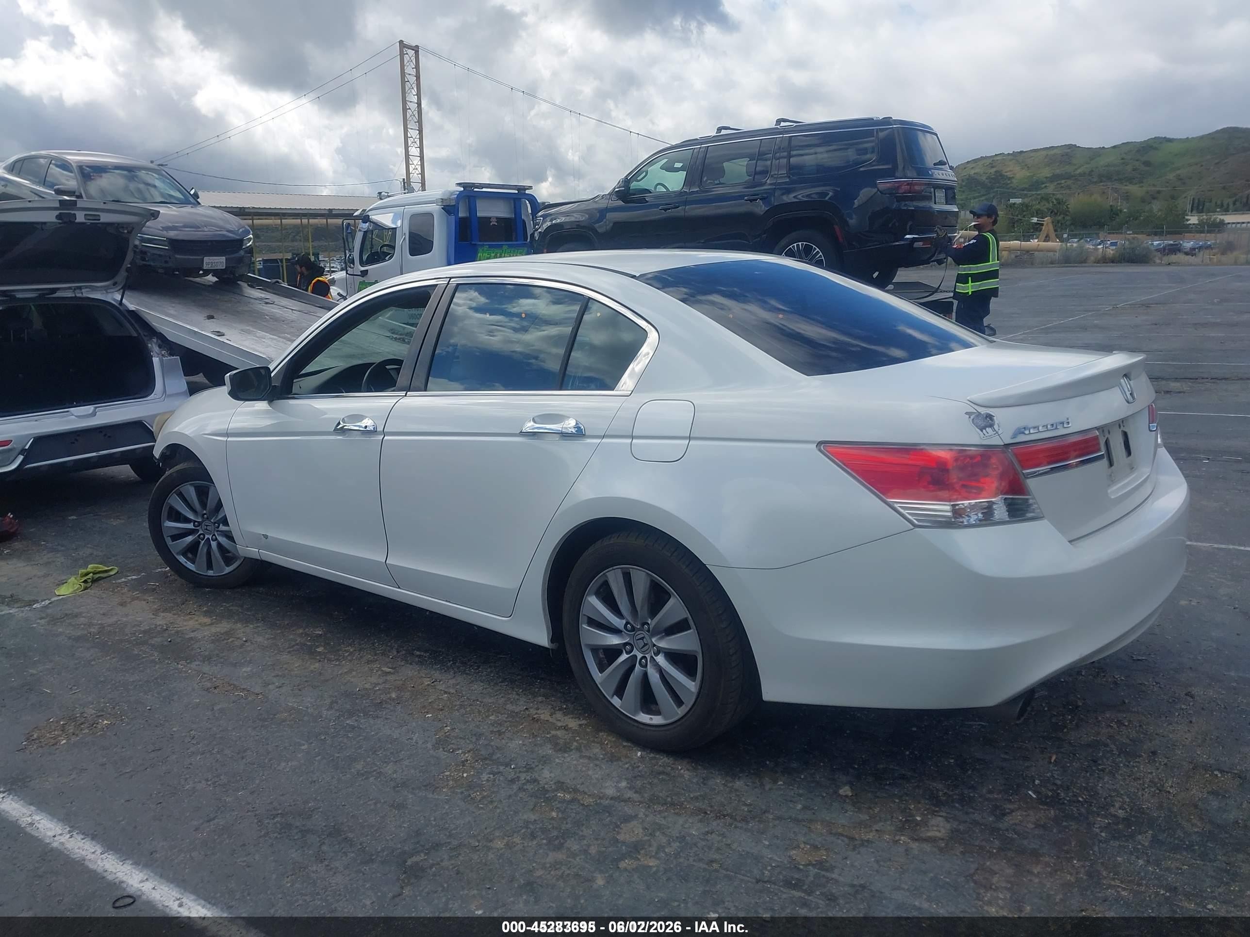 2011 Honda Accord 3.5 Ex White vin: 5KBCP3F73BB004676