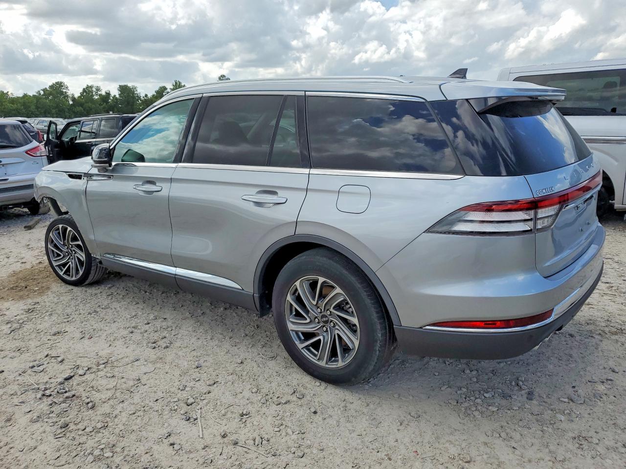 2023 Lincoln Aviator Серебряный vin: 5LM5J6WC0PGL11056