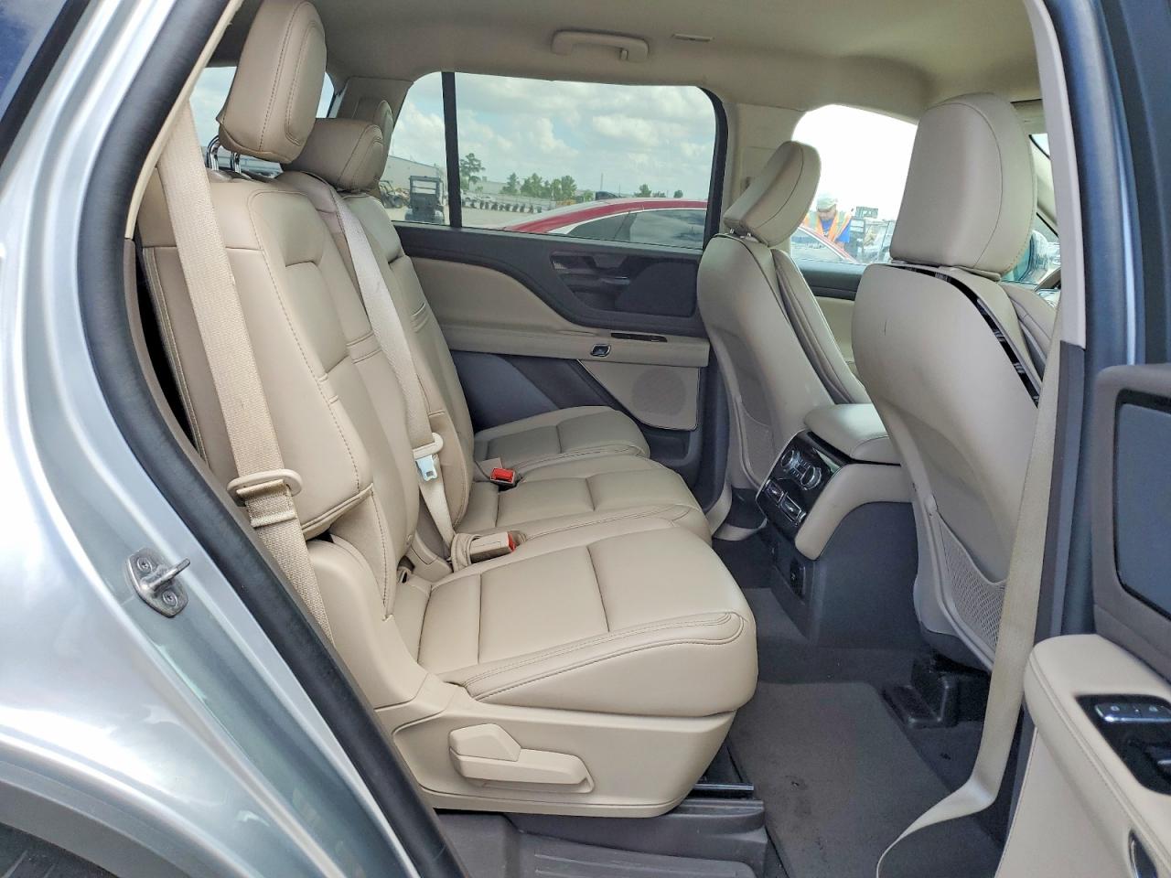 2023 Lincoln Aviator Серебряный vin: 5LM5J6WC0PGL11056