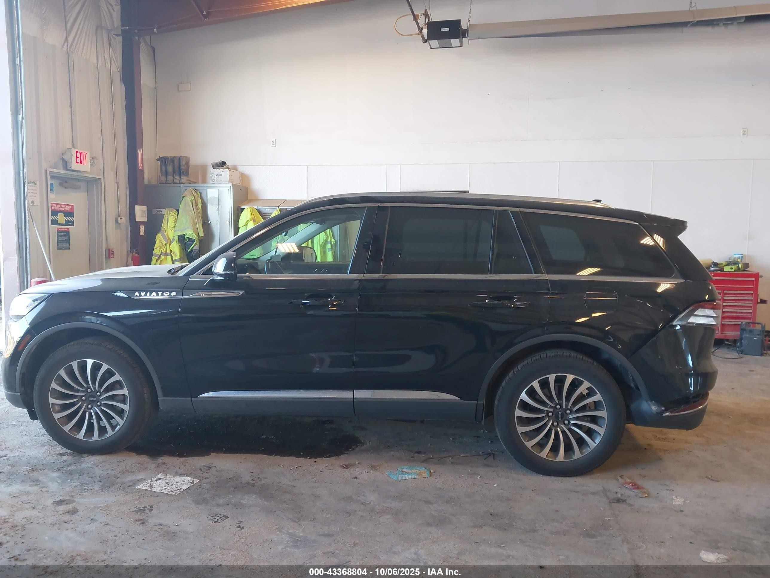 2022 Lincoln Aviator Standard Black vin: 5LM5J6XC9NGL05235
