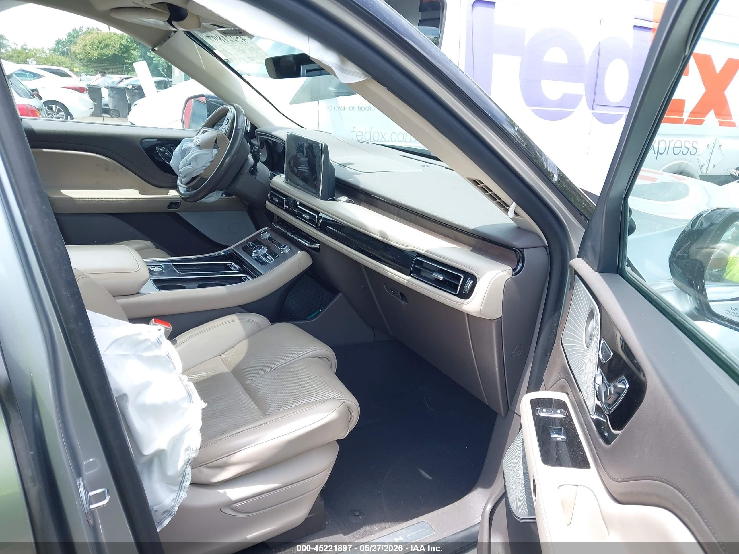 2020 Lincoln Aviator Reserve Silver vin: 5LM5J7XC0LGL27773