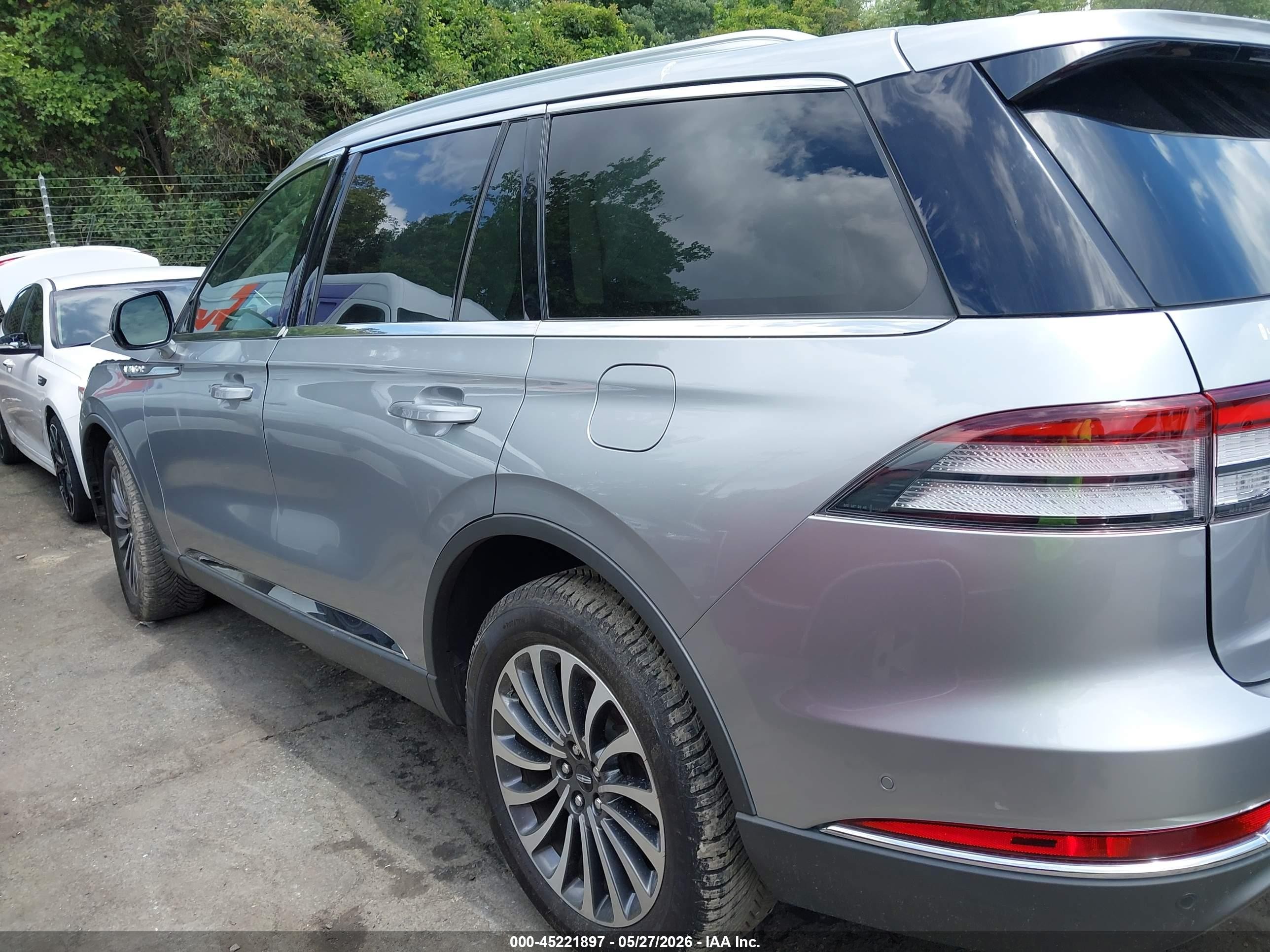 2020 Lincoln Aviator Reserve Silver vin: 5LM5J7XC0LGL27773