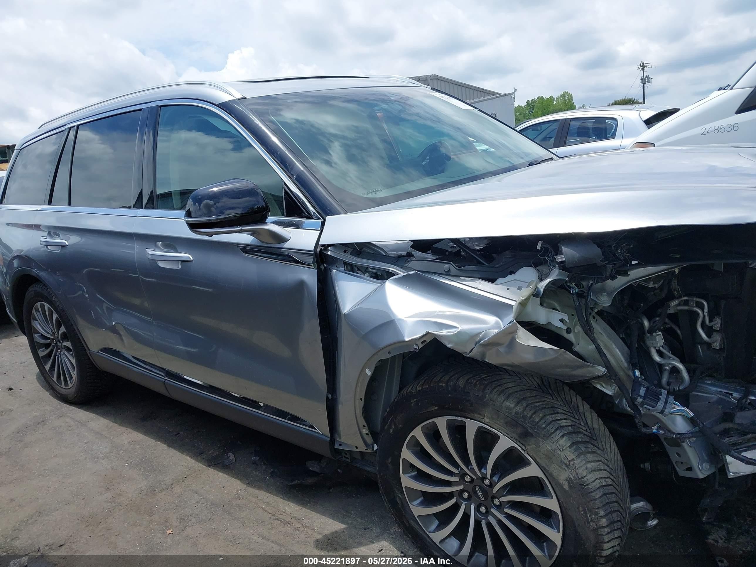 2020 Lincoln Aviator Reserve Silver vin: 5LM5J7XC0LGL27773
