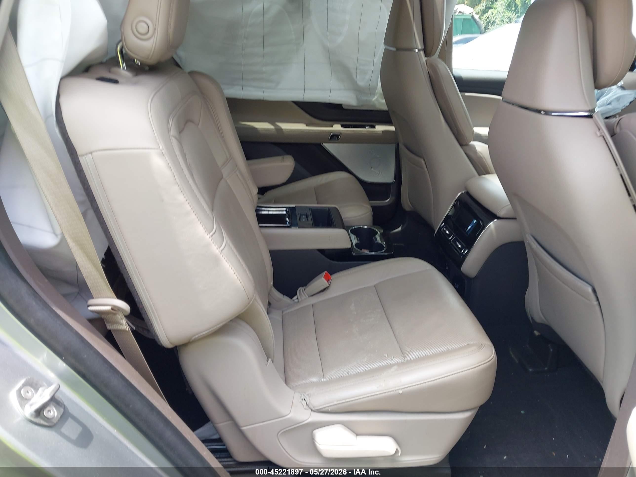 2020 Lincoln Aviator Reserve Silver vin: 5LM5J7XC0LGL27773