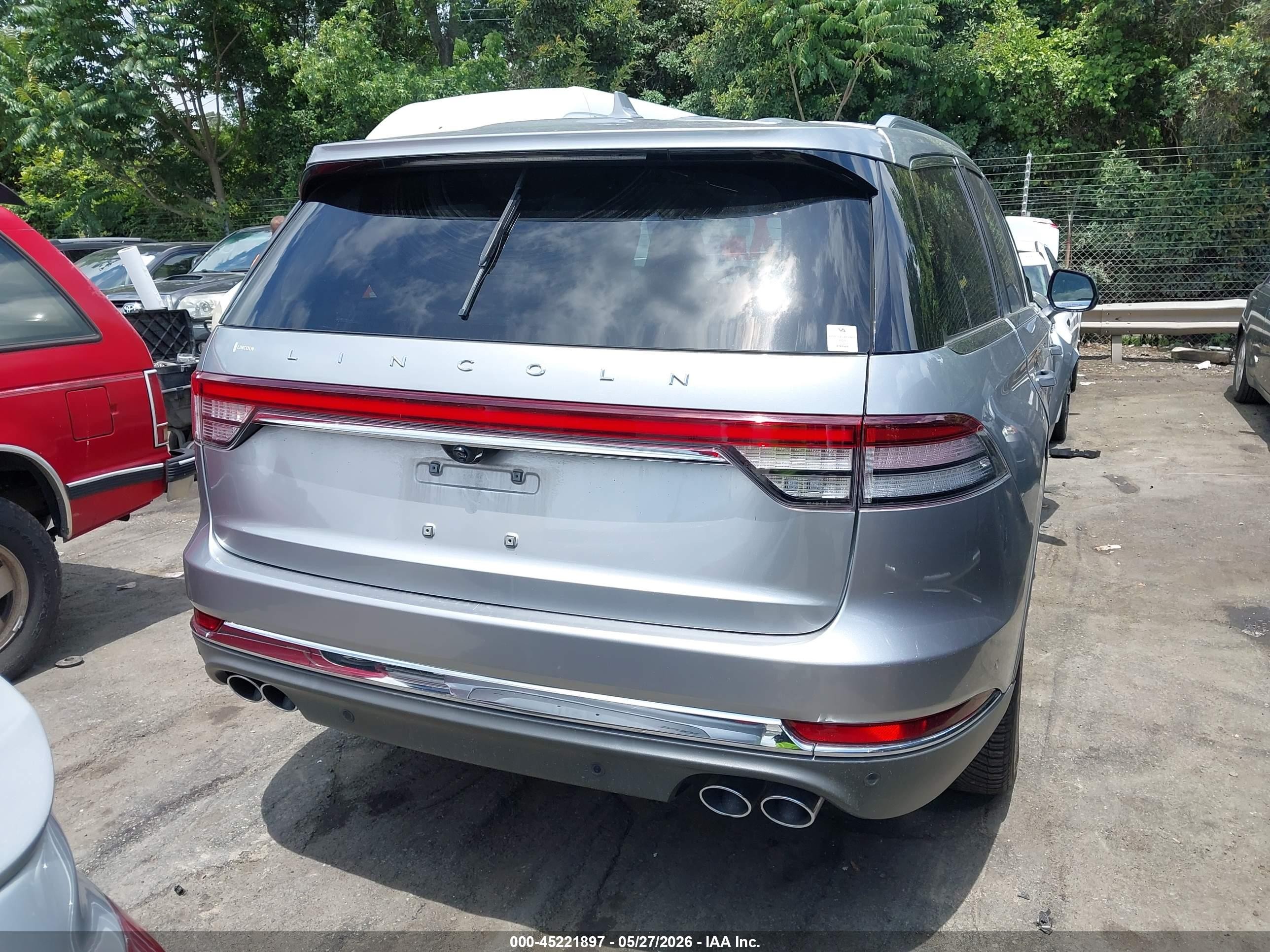 2020 Lincoln Aviator Reserve Silver vin: 5LM5J7XC0LGL27773