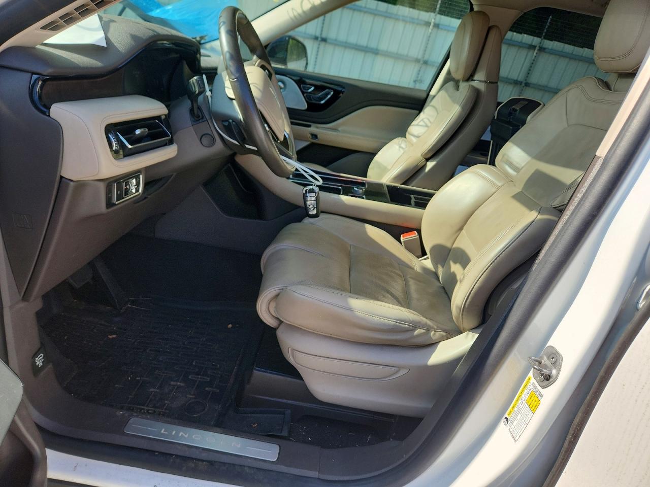 2020 Lincoln Aviator Reserve White vin: 5LM5J7XC4LGL01791