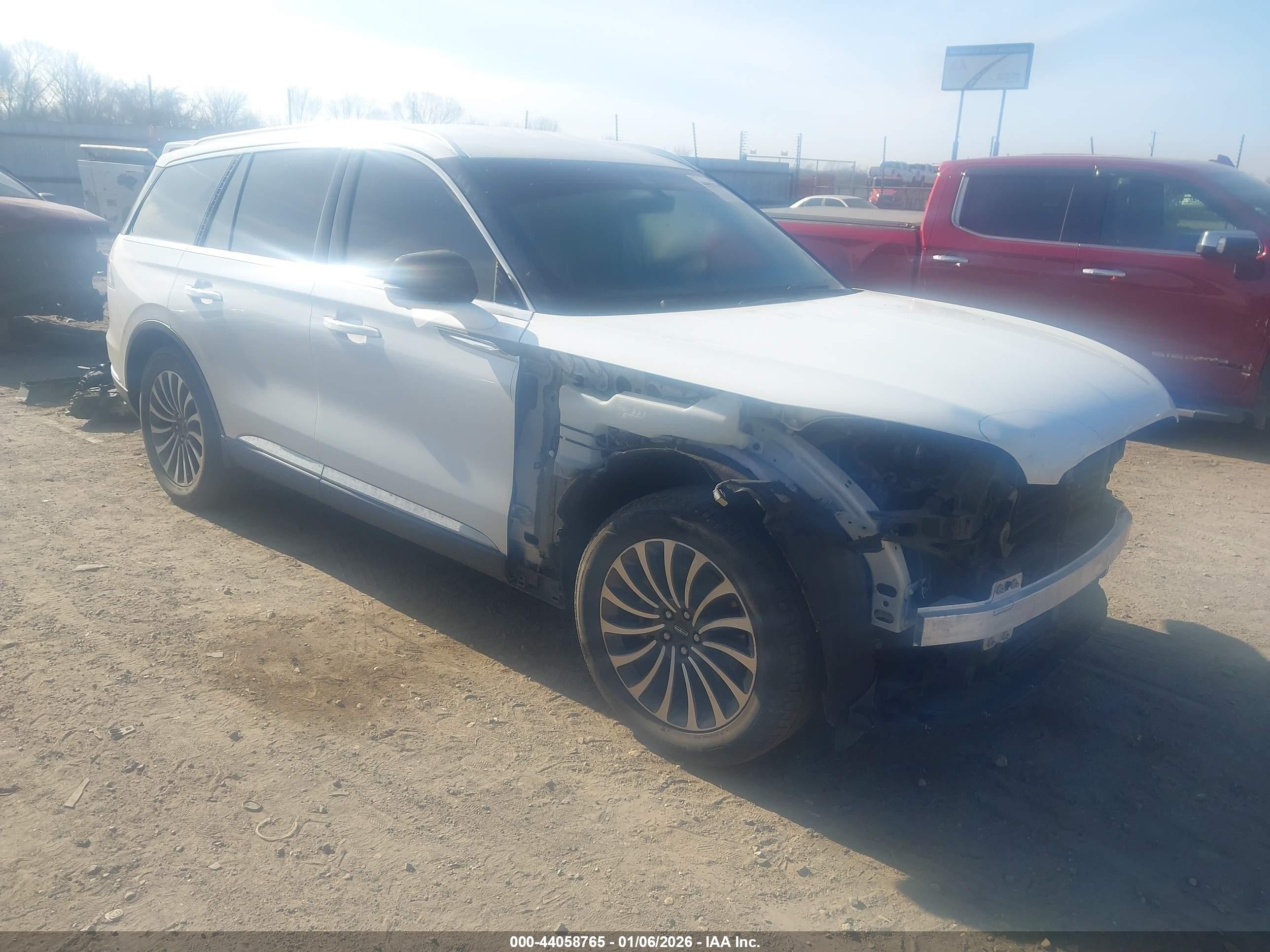 2020 Lincoln Aviator Reserve White vin: 5LM5J7XC6LGL21797