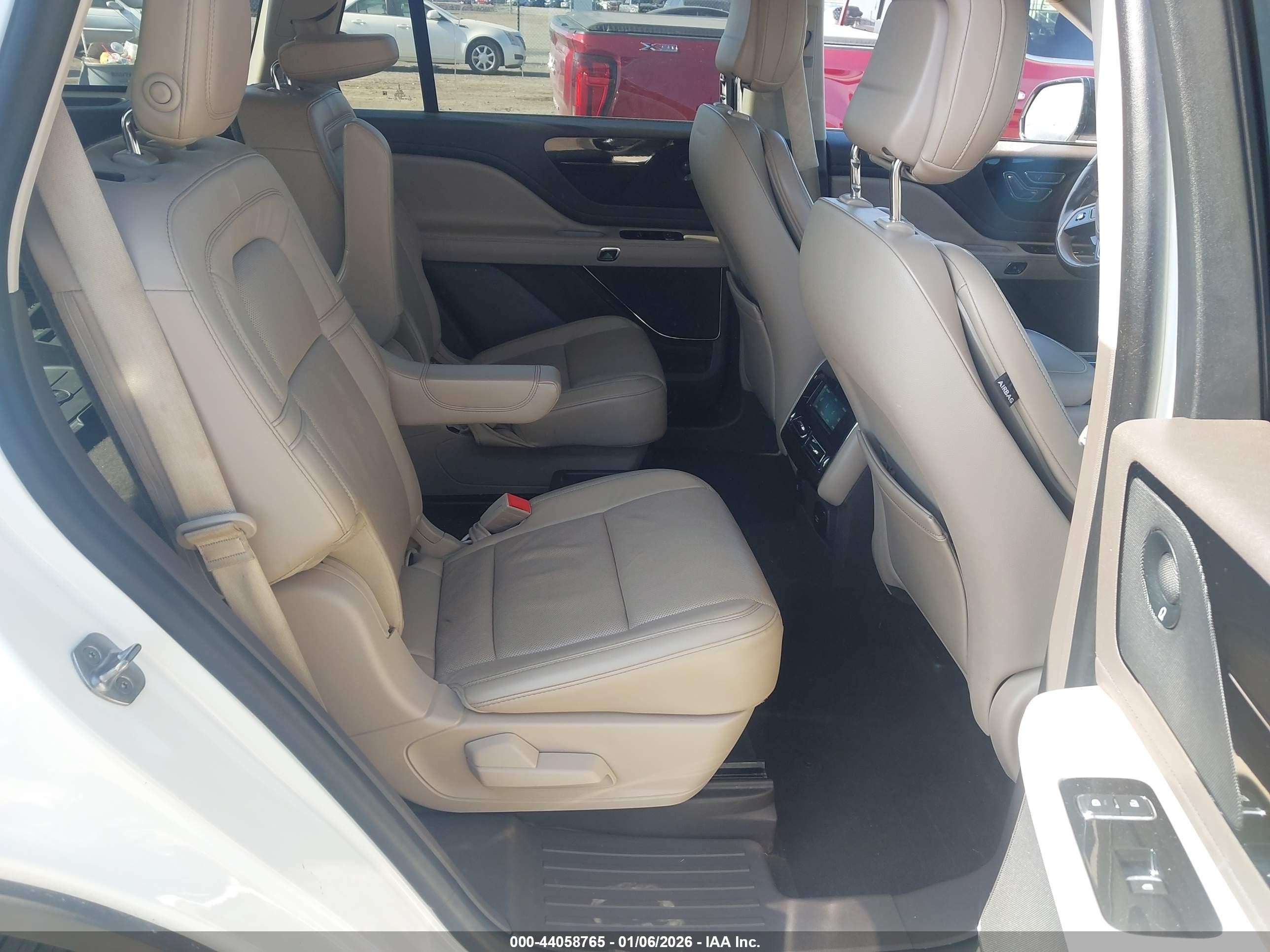 2020 Lincoln Aviator Reserve White vin: 5LM5J7XC6LGL21797