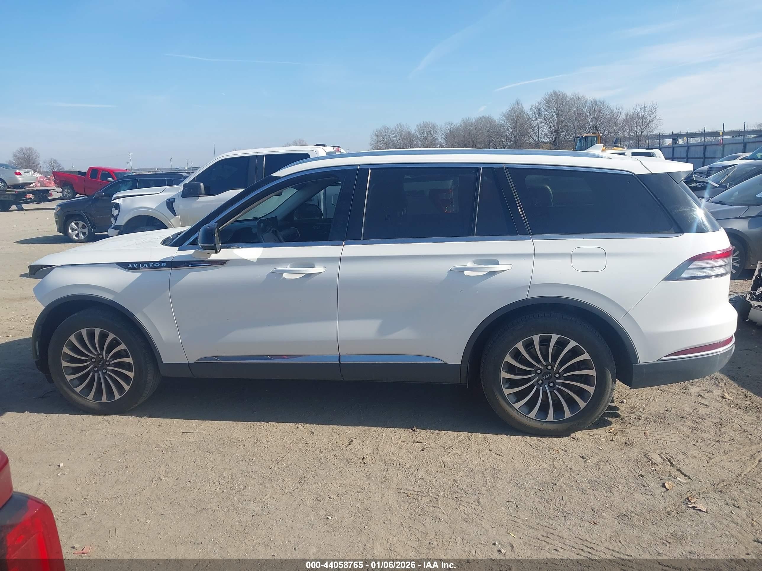 2020 Lincoln Aviator Reserve White vin: 5LM5J7XC6LGL21797