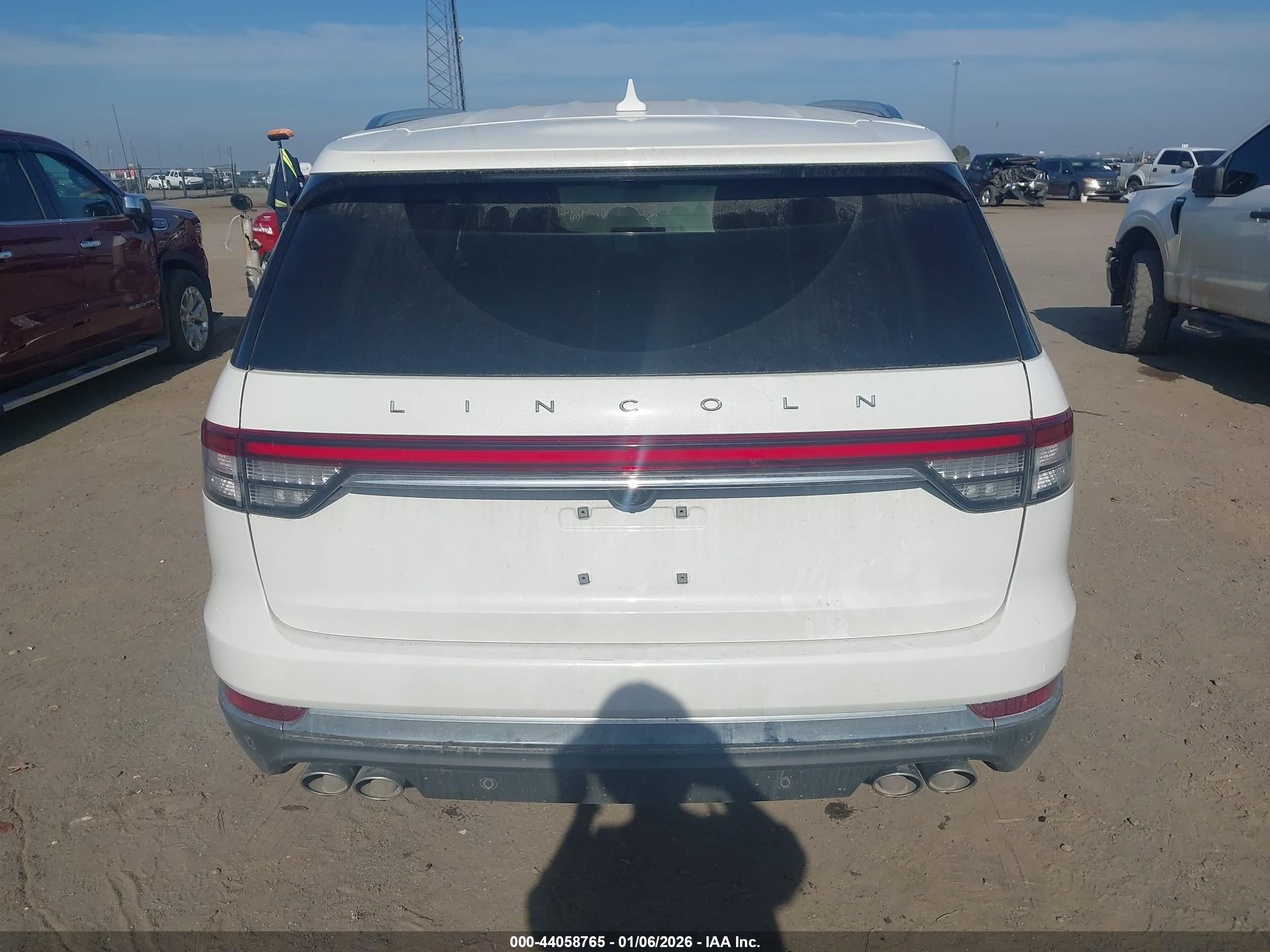 2020 Lincoln Aviator Reserve White vin: 5LM5J7XC6LGL21797