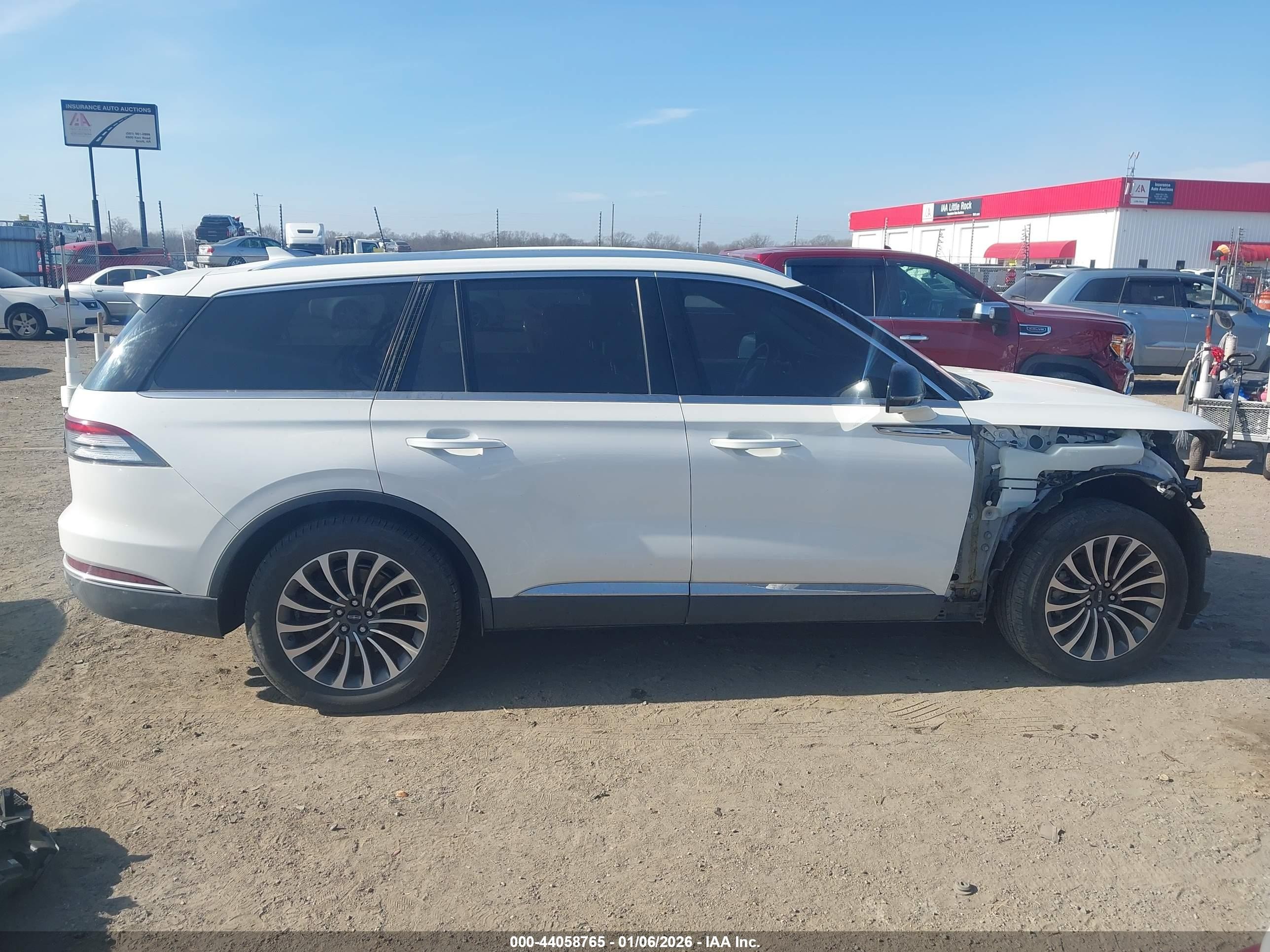 2020 Lincoln Aviator Reserve White vin: 5LM5J7XC6LGL21797