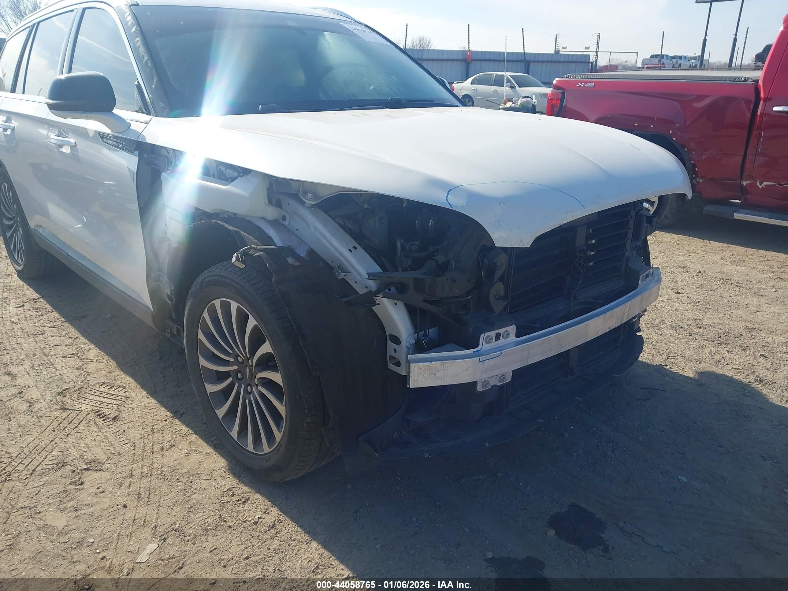 2020 Lincoln Aviator Reserve White vin: 5LM5J7XC6LGL21797