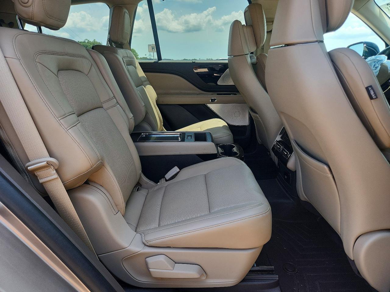 2020 Lincoln Aviator Reserve Золотой vin: 5LM5J7XC7LGL29455