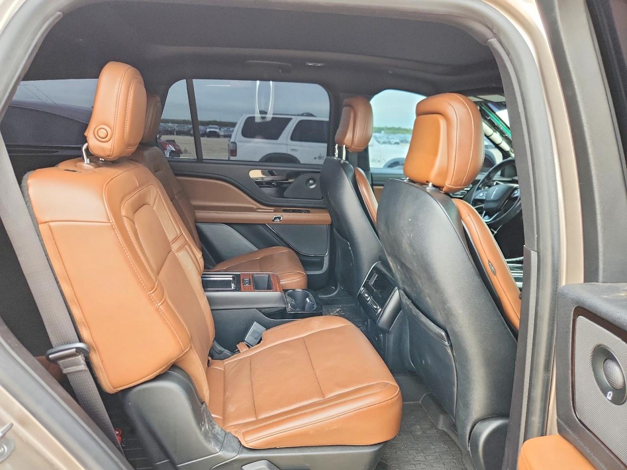 2020 Lincoln Aviator Reserve Желто-коричневый vin: 5LM5J7XC8LGL21431
