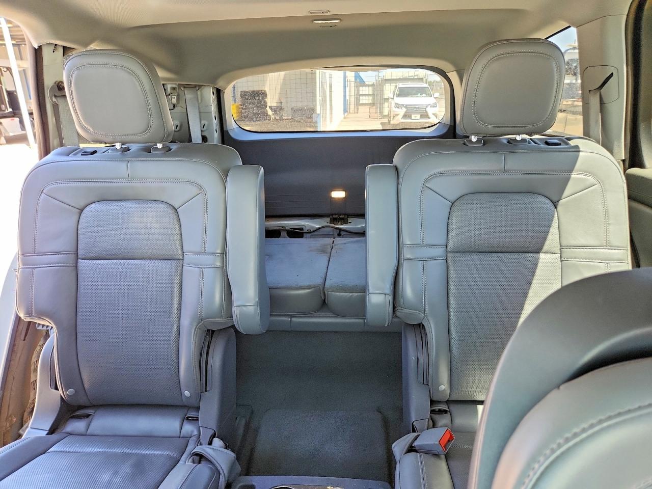 2020 Lincoln Aviator Reserve White vin: 5LM5J7XC8LGL37483