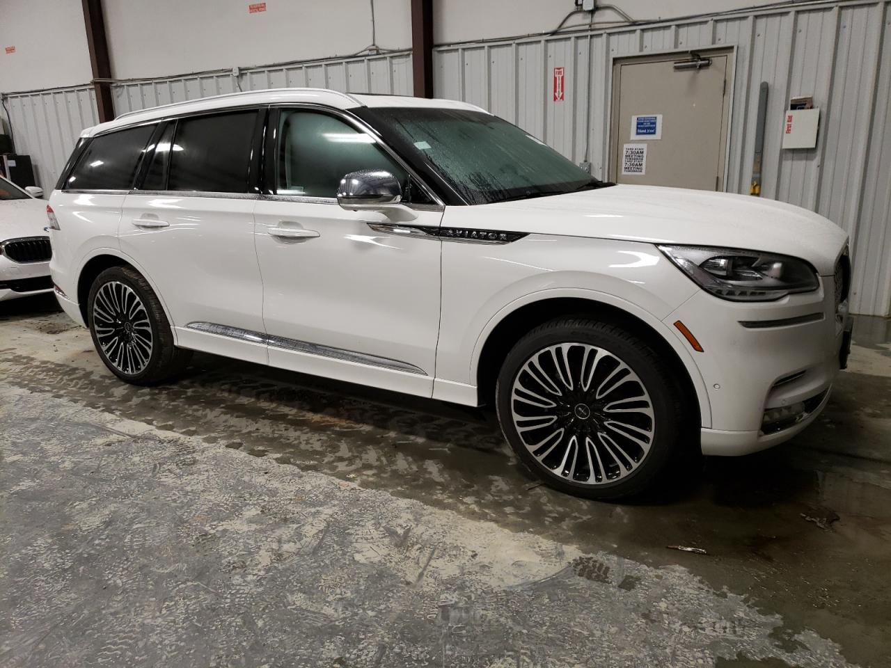 2022 Lincoln Aviator Black Label White vin: 5LM5J9XC5NGL04097