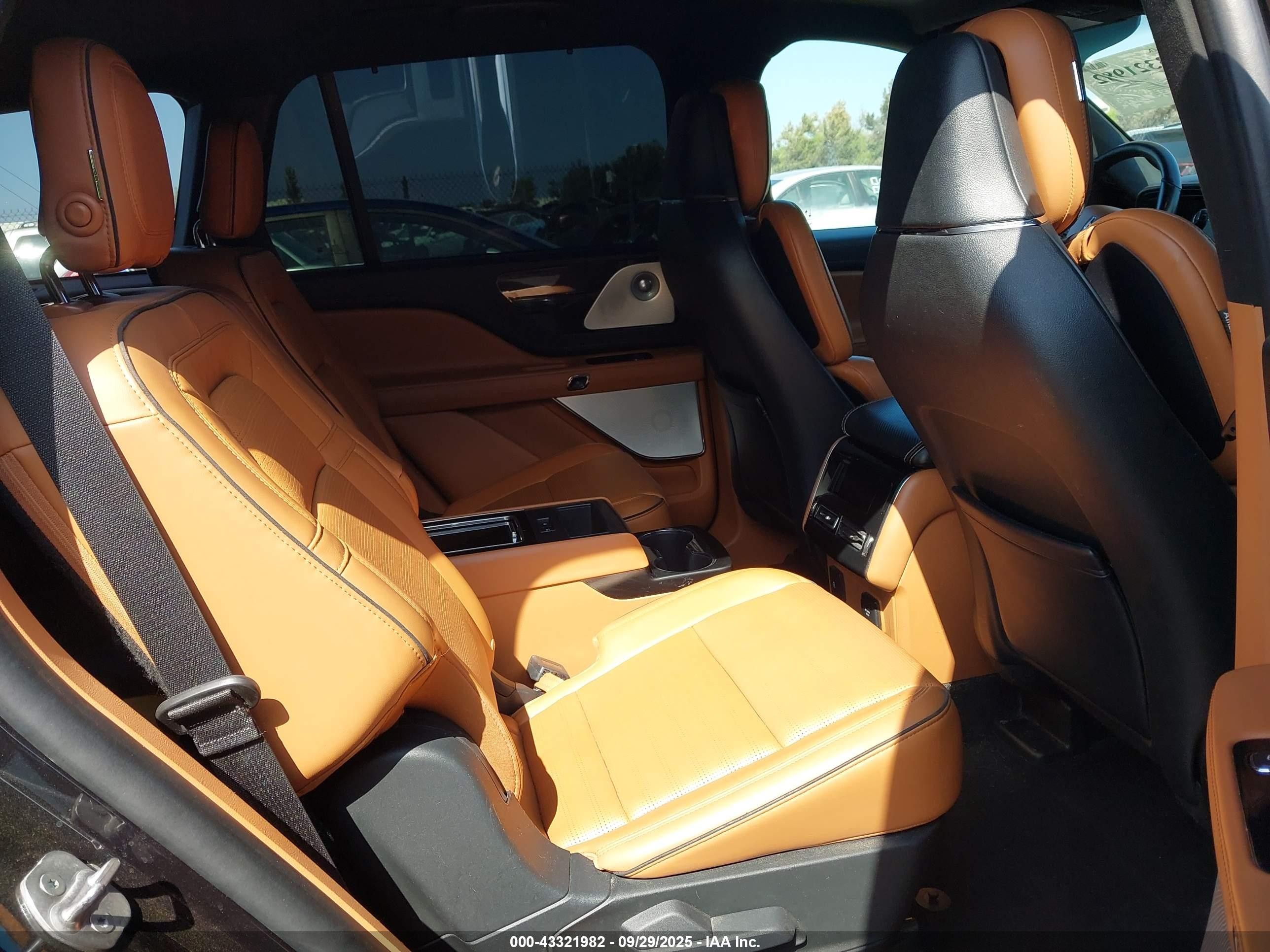 2020 Lincoln Aviator Black Label Черный vin: 5LM5J9XC9LGL00986