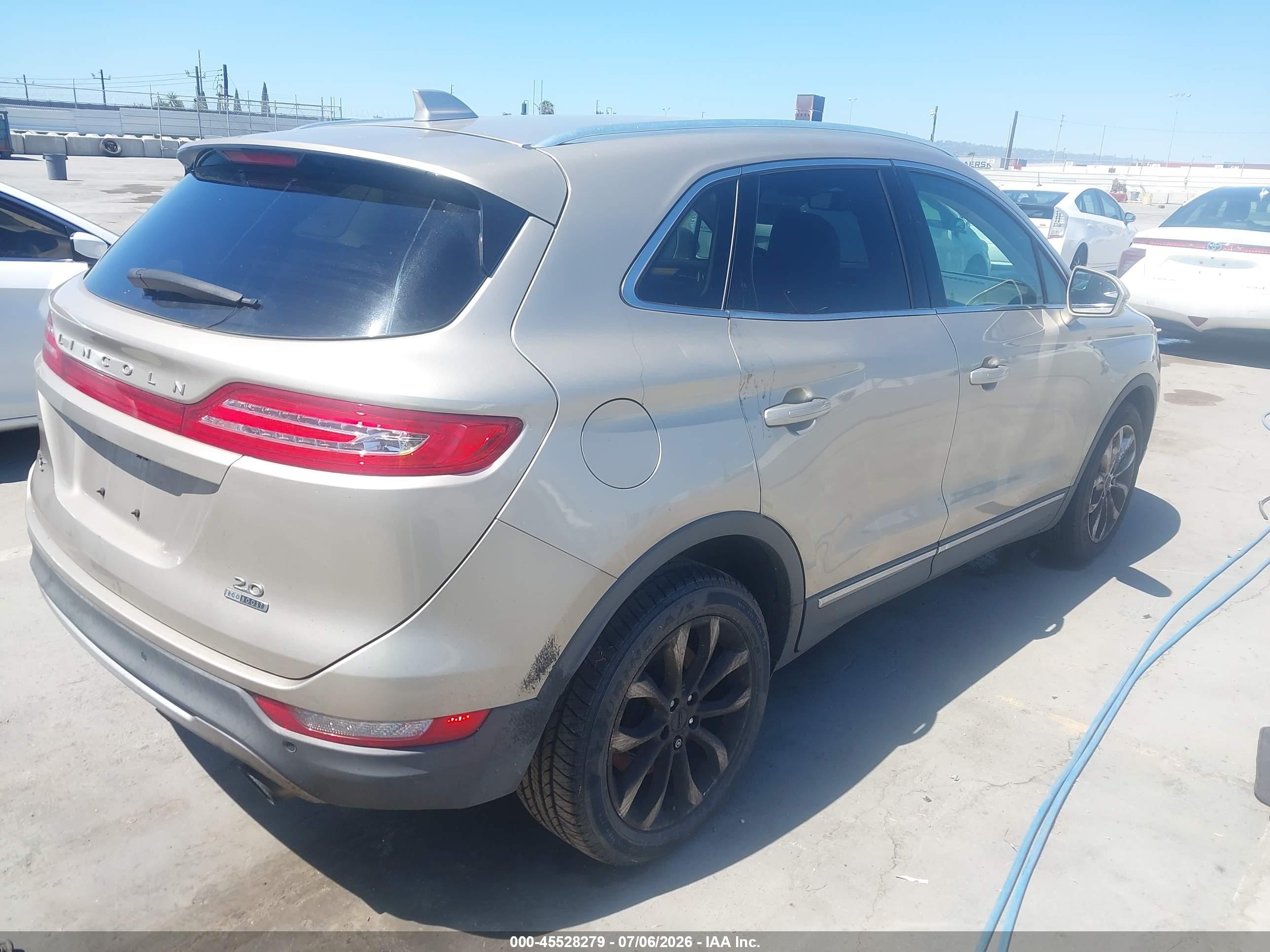 2015 Lincoln Mkc   Silver vin: 5LMCJ1A90FUJ47149