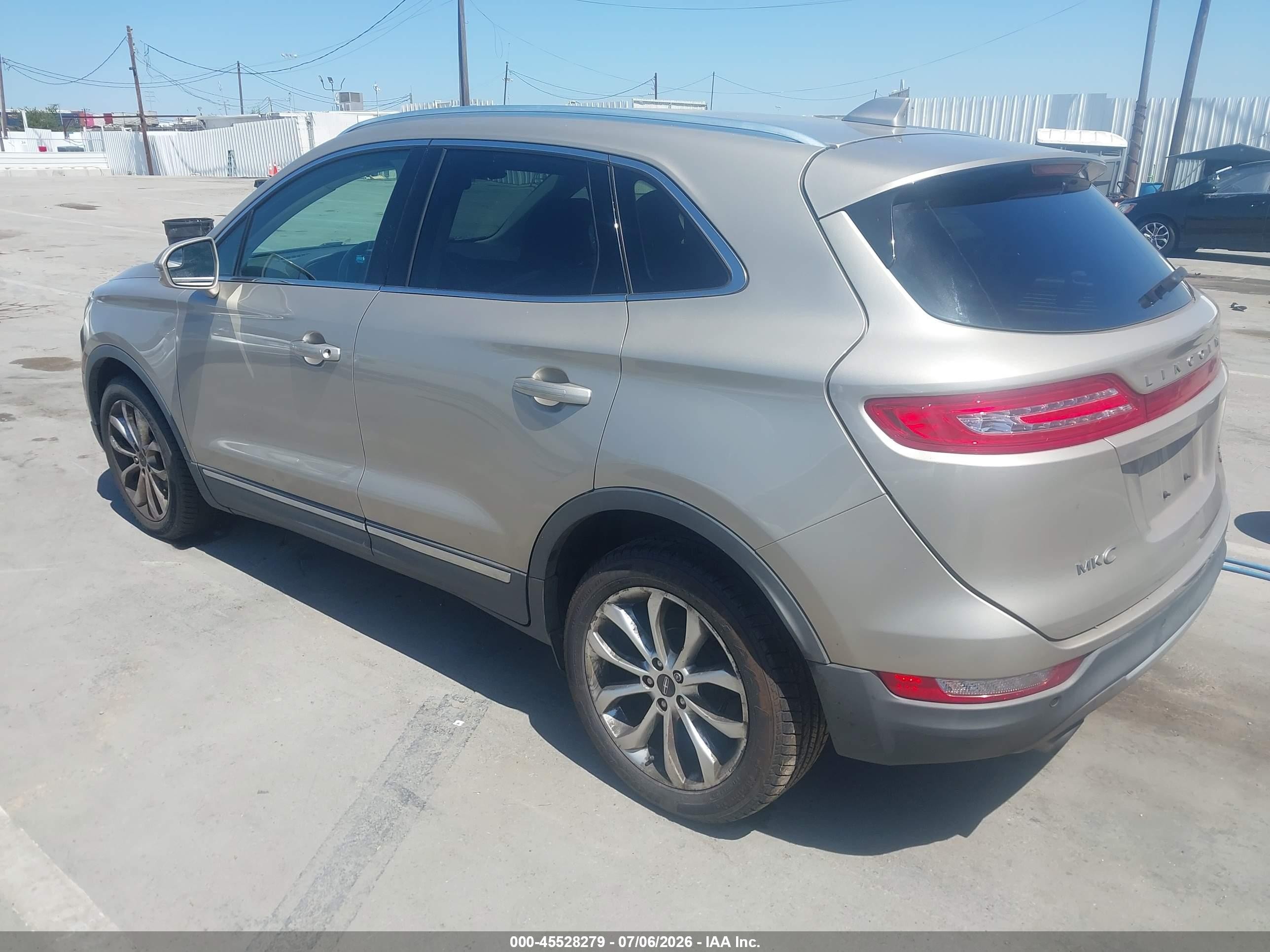 2015 Lincoln Mkc   Silver vin: 5LMCJ1A90FUJ47149