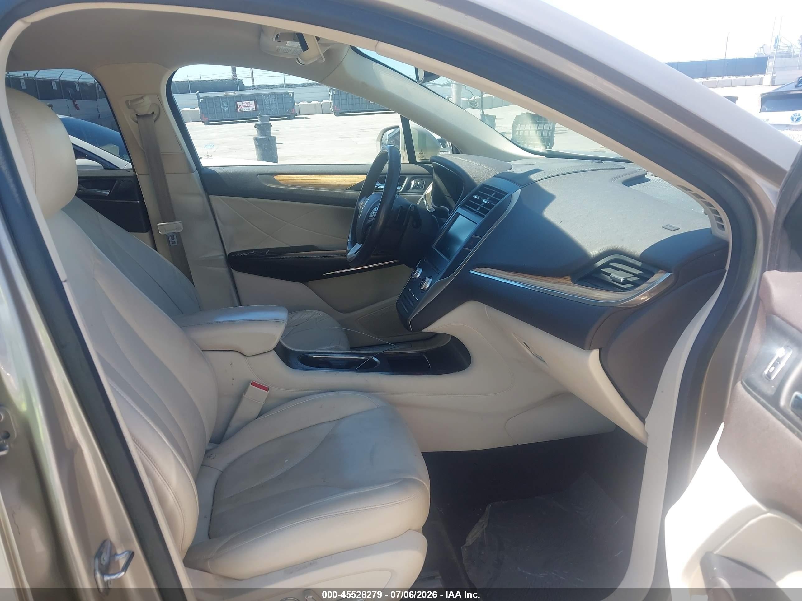 2015 Lincoln Mkc   Silver vin: 5LMCJ1A90FUJ47149