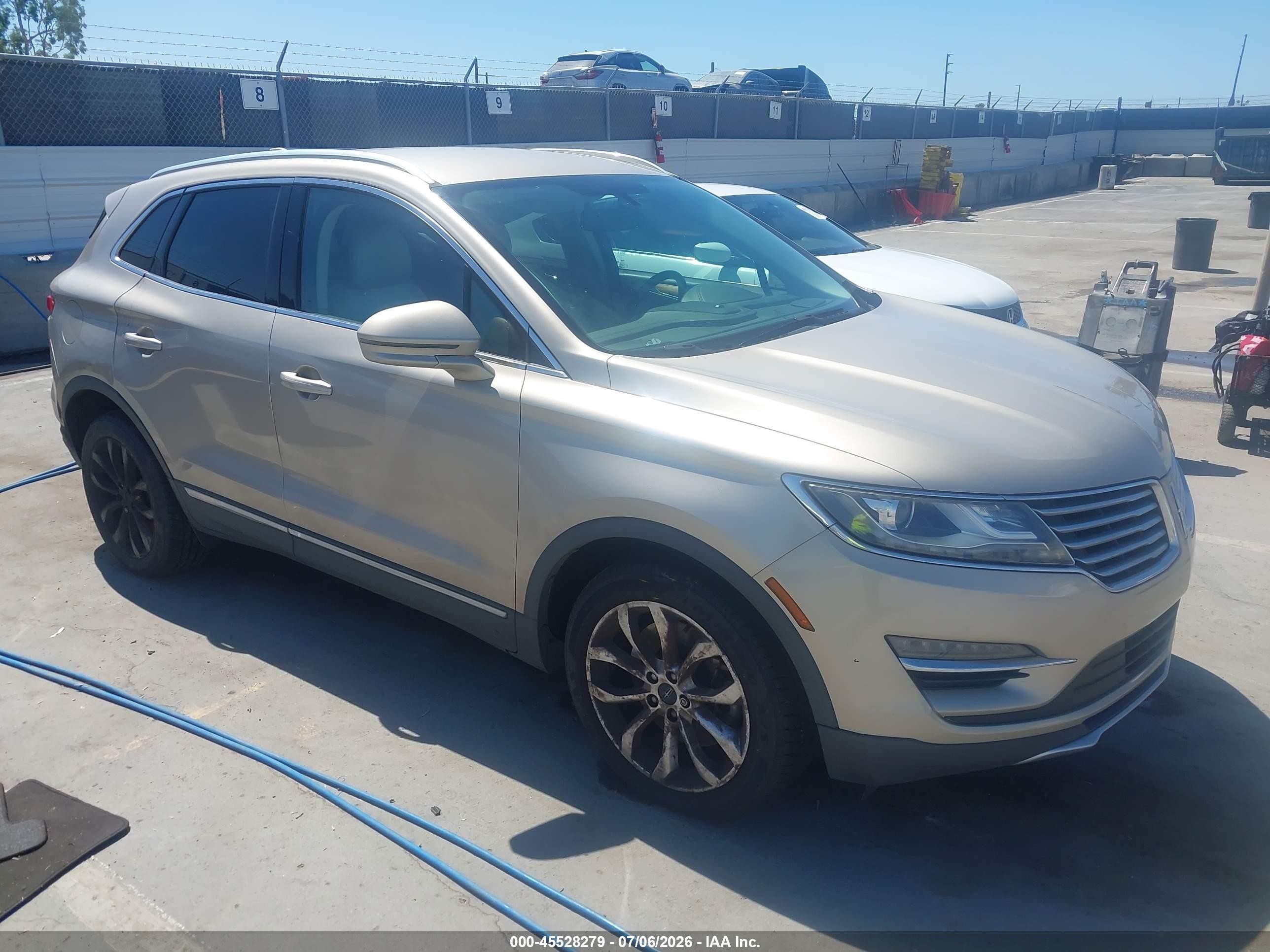 2015 Lincoln Mkc   Silver vin: 5LMCJ1A90FUJ47149